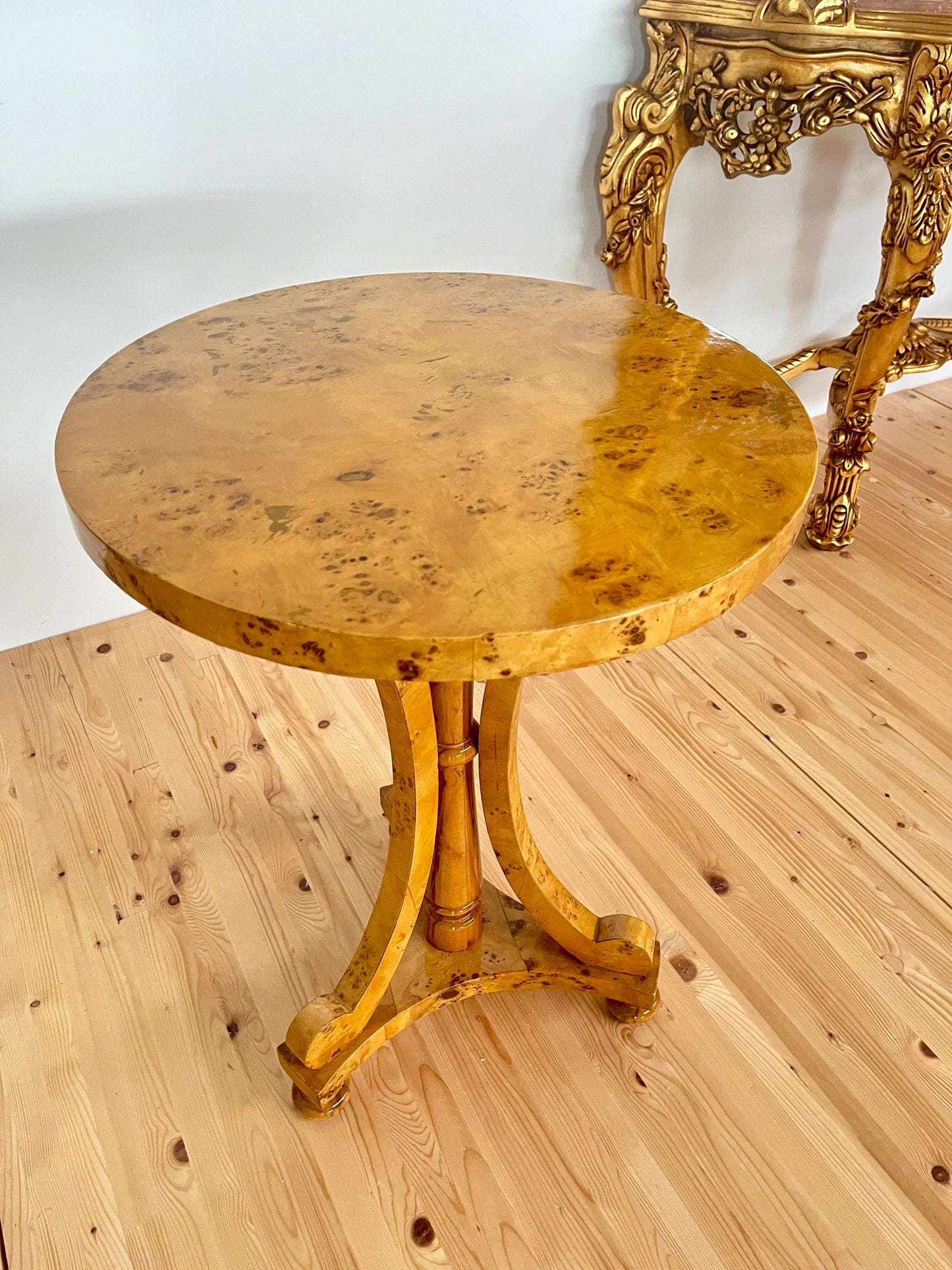 Round Side Table Classic Baroque Style Coffee Table In Yellow Color Wooden End Table