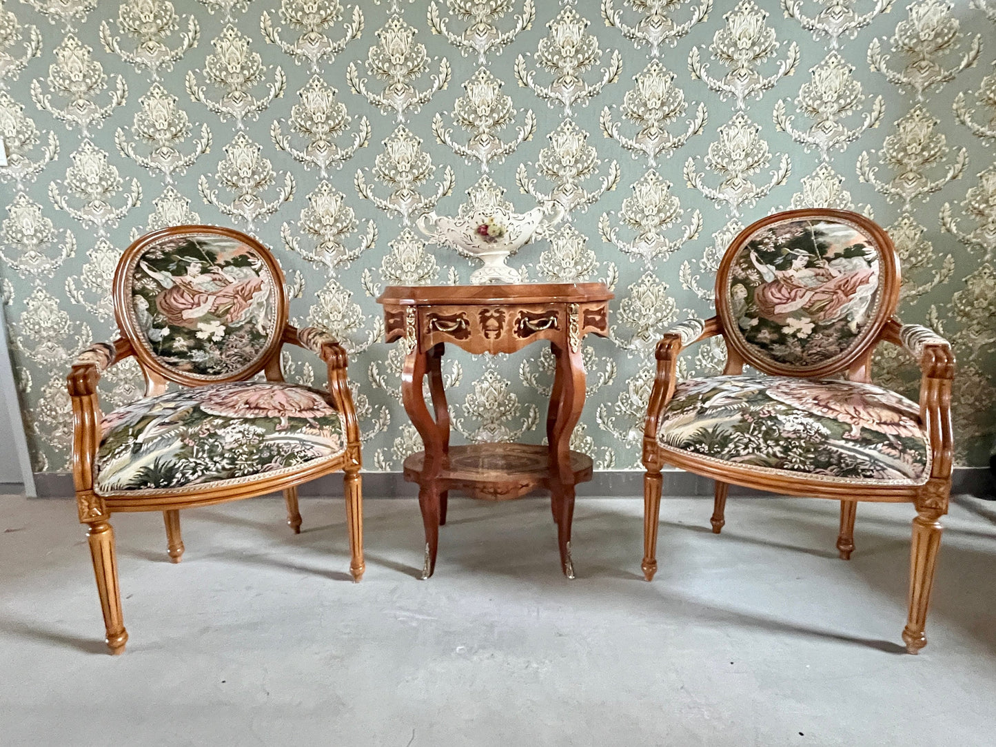 Armchair Classic Baroque Style Wooden Chair in Tapestry Fabric Juliet Love Story Pattern for Lounge Room Decor