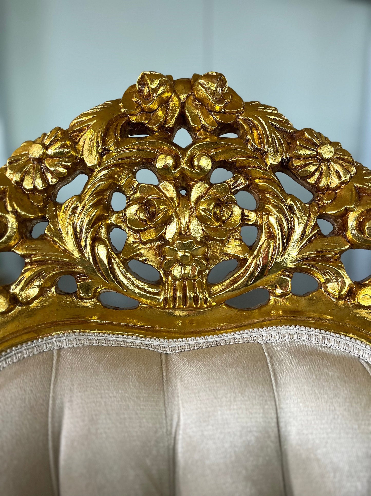 Sofa Set French Louis XV Style Tufted Velvet Beige Color in Gold Finish Marble Top Coffee Table Retro Baroque Style Sofa Set