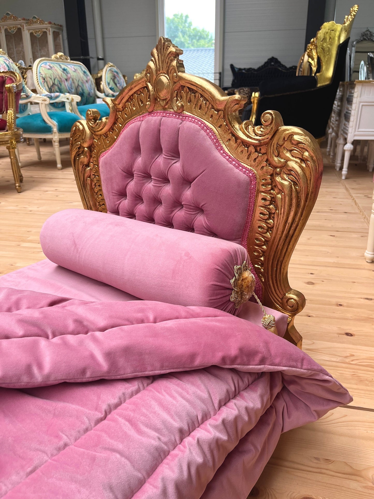 Pet Bed French Louis Baroque Style Mid Size Dog Bed with Blanket & Pillow for Home Decor in Pink Velvet