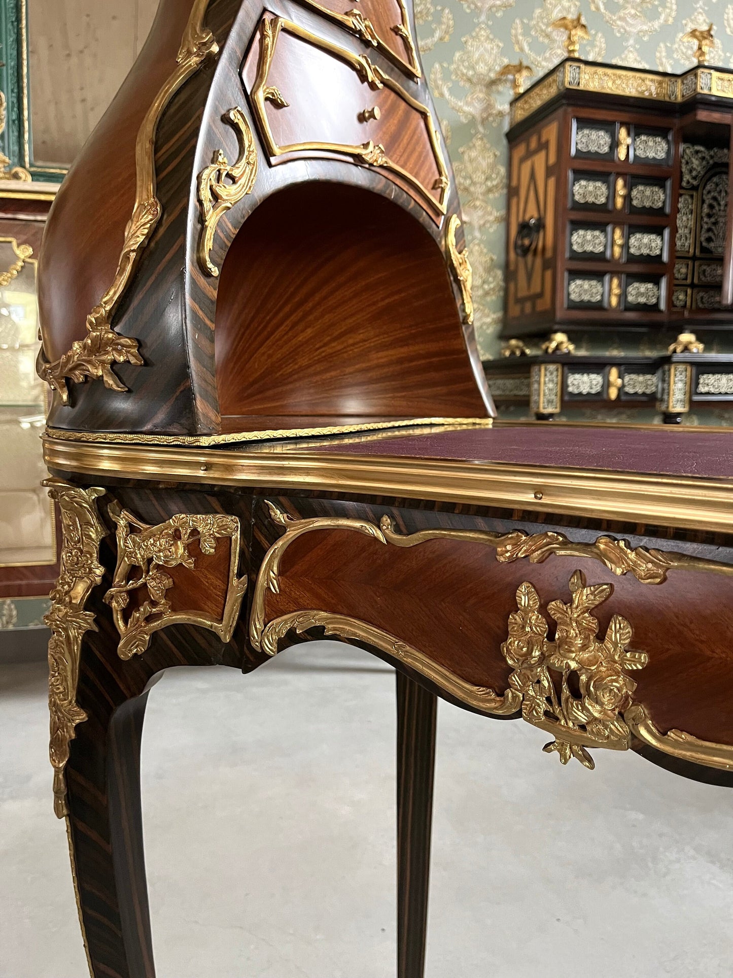 Wooden Desk Royal Antique Style  Writing Table with Clock Shelf Bronze Ornaments Noble Item Retro Baroque Style Brown Desk for Home Decor