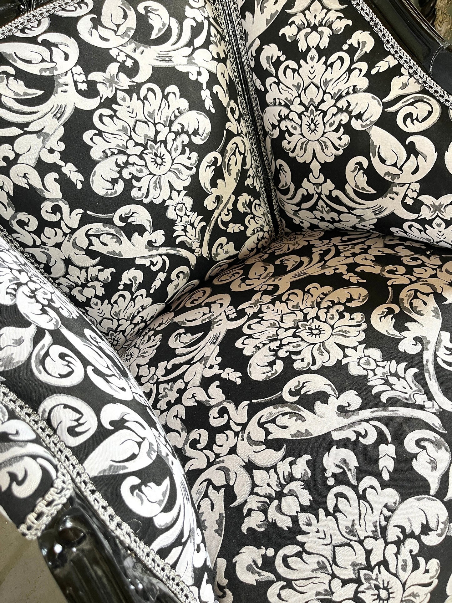 Armchair French Louis Style Shell Shape Chair Nostalgic Baroque Style in Black Floral Lounge Chair for Home Decor