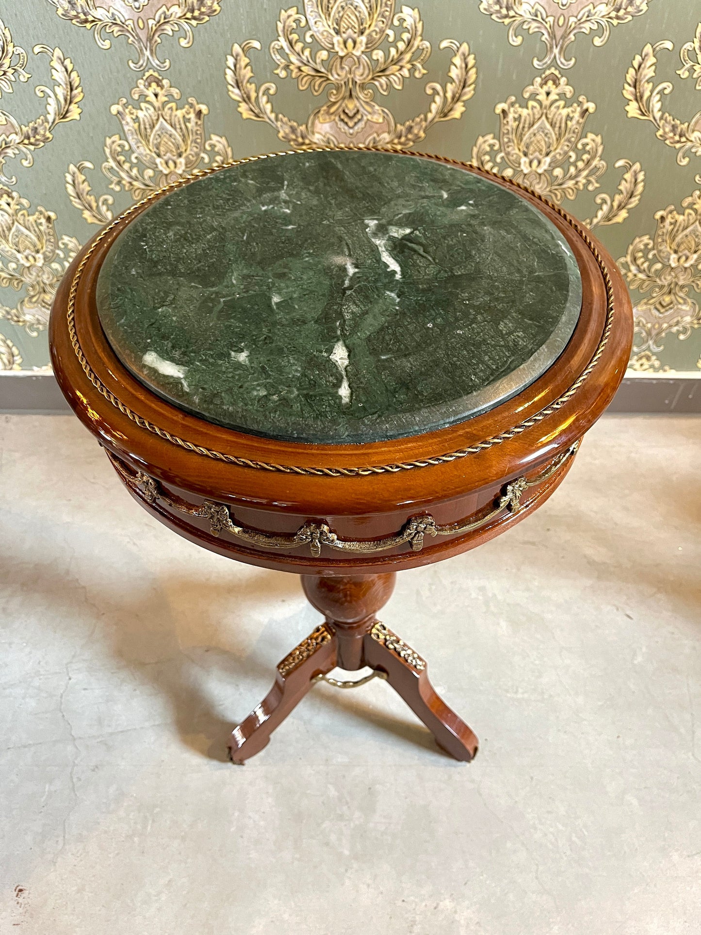 Small Side Table Marble Top Retro Baroque Style Tea Table Café Table Antique Style Wooden Table with Marble Top for Home Decor