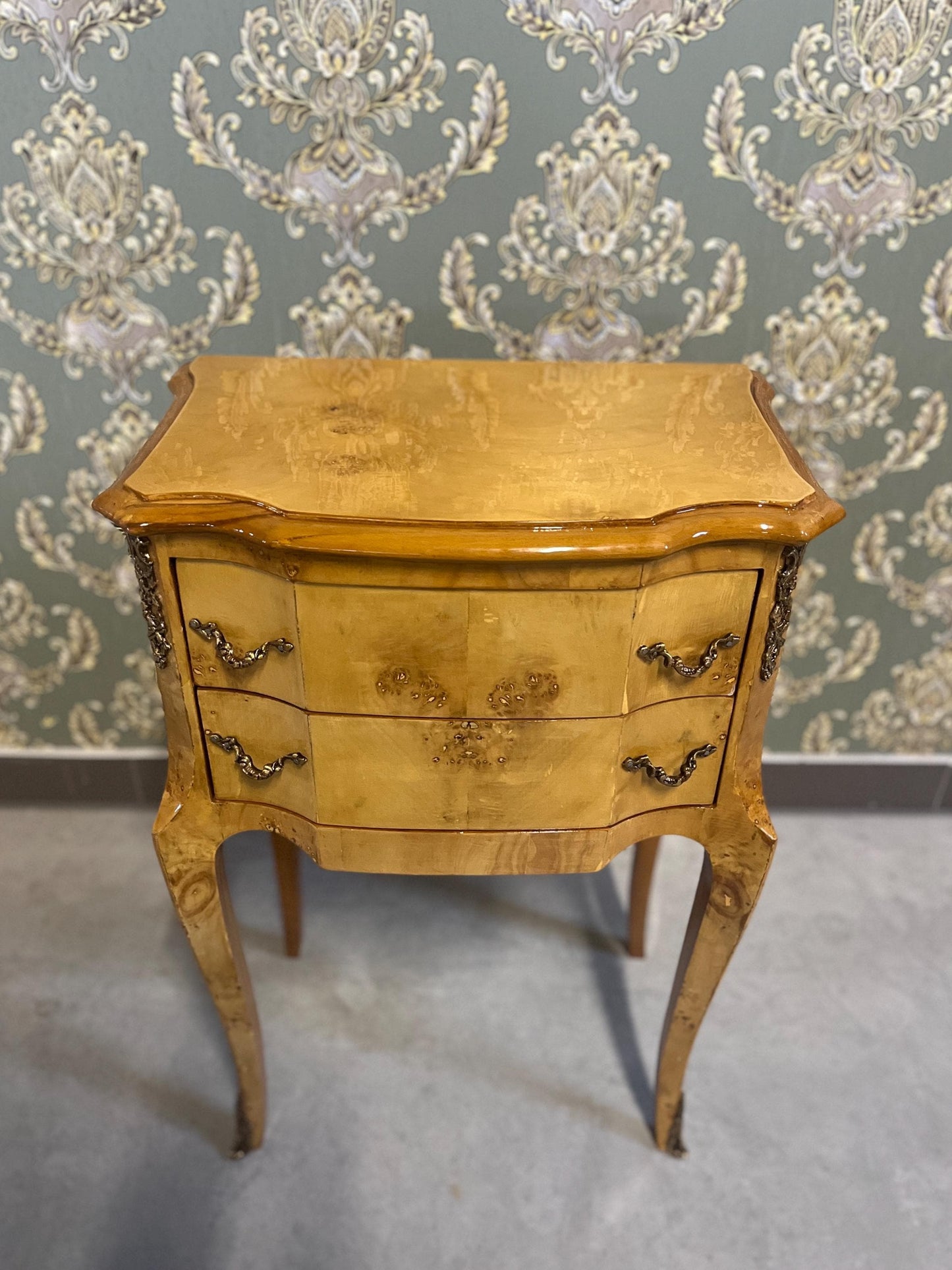 Night Stand Nostalgic Antique Style Kommode Retro Baroque Style in Yellow Small Chest Of Drawer Niche Beautiful Style Bedside Home Decor