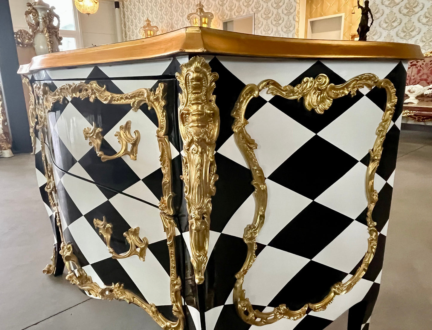 Chest of Drawer Louis XV Style Dresser in Black Diamond Print Chest of Drawer Retro Baroque Style with Brass Ornaments for Bedroom Decor