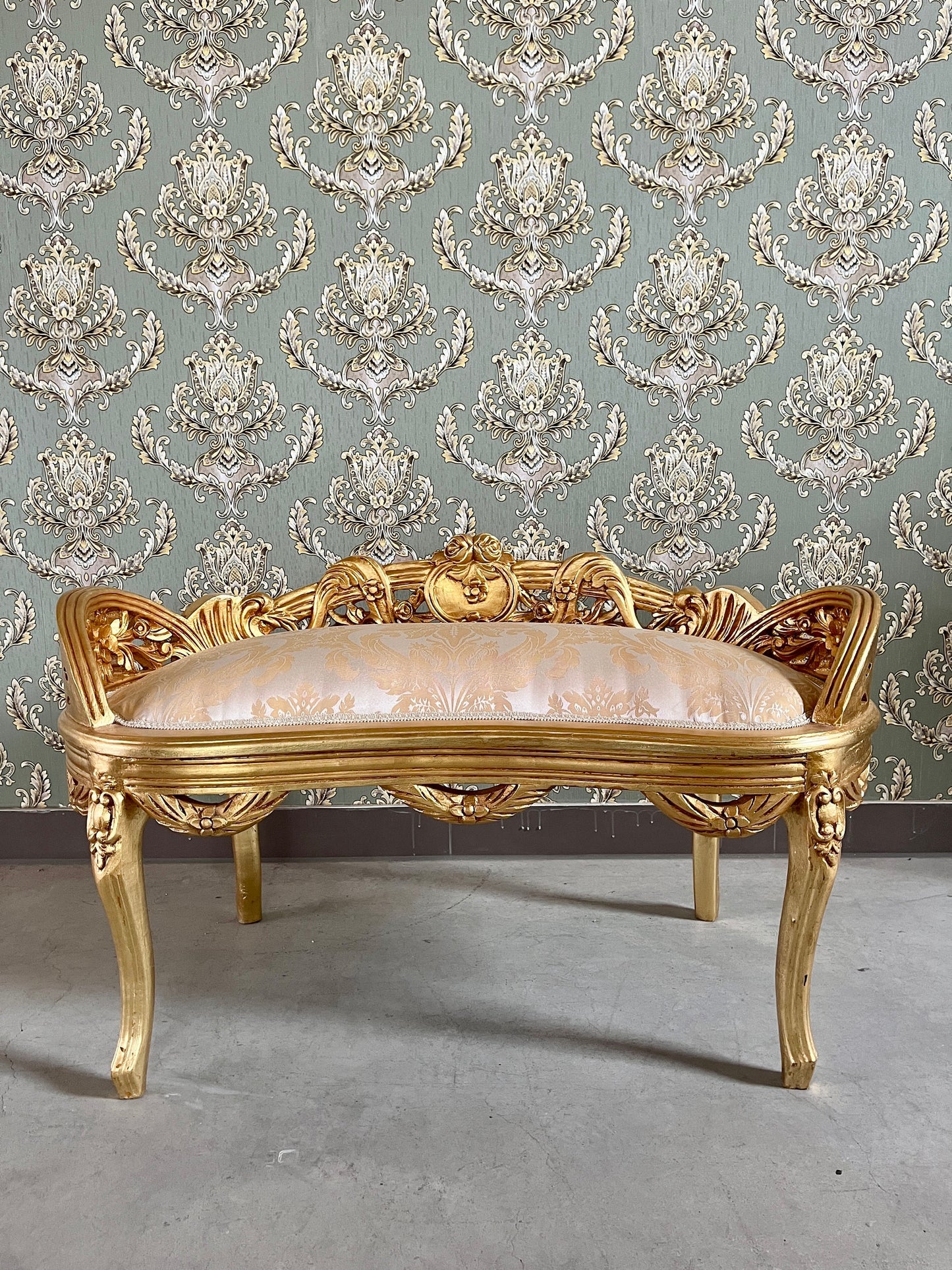 Small Bench French Louis Style Stool Retro Baroque Rococo Style Ottoman in Ivory Colour Gold Finish for Home Décor