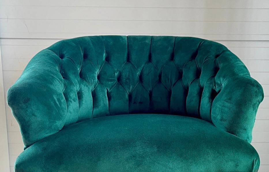 Shoe Cabinet in Emerald Green Velvet Seated Wooden Shoe Side Board Retro Baroque Style Made-To-Order