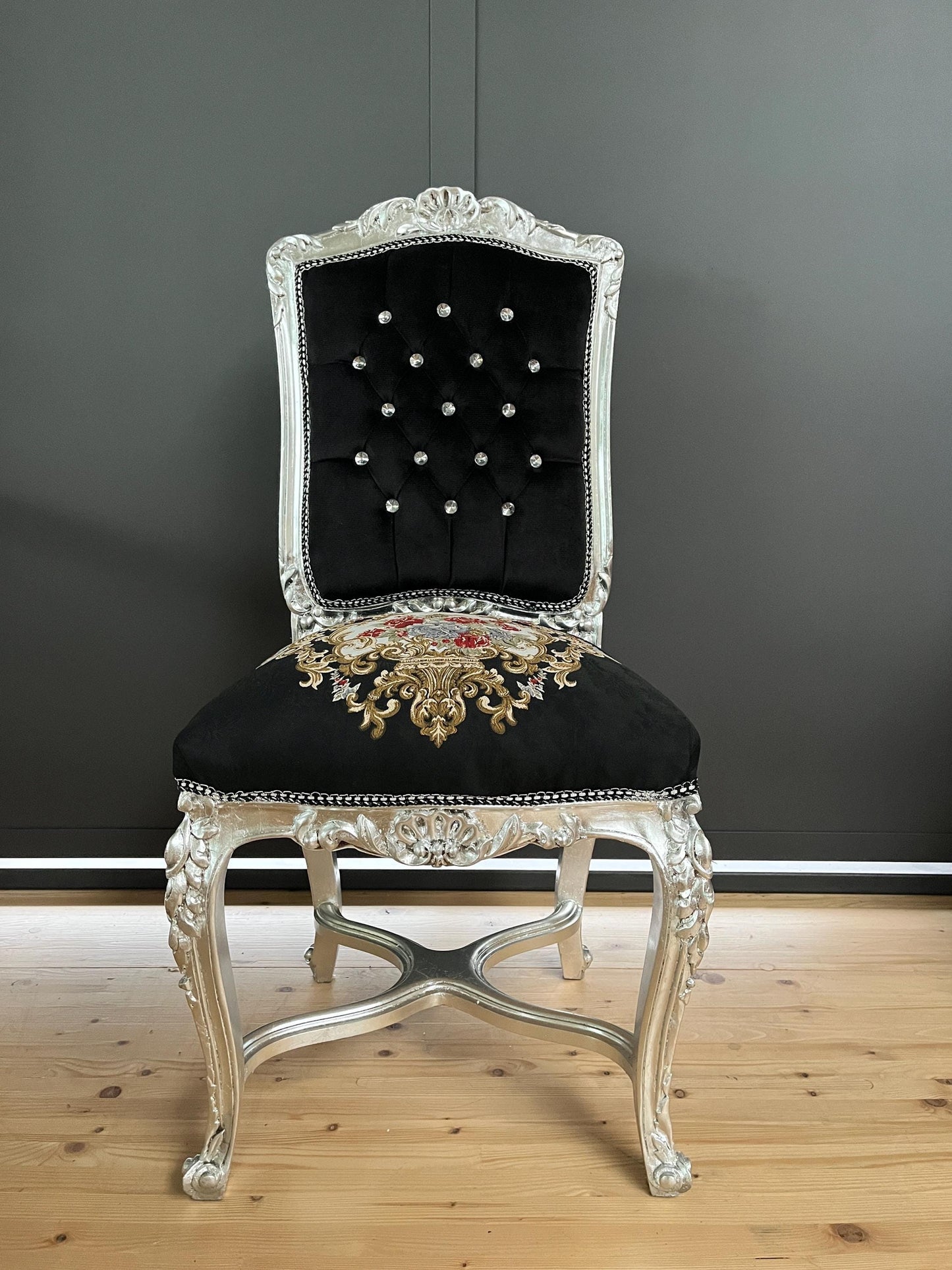 Accent Chair Antique Style Silver Finish Dining Chair Black Home Decor Baroque Rococo Style Chair in Black Velvet for Home