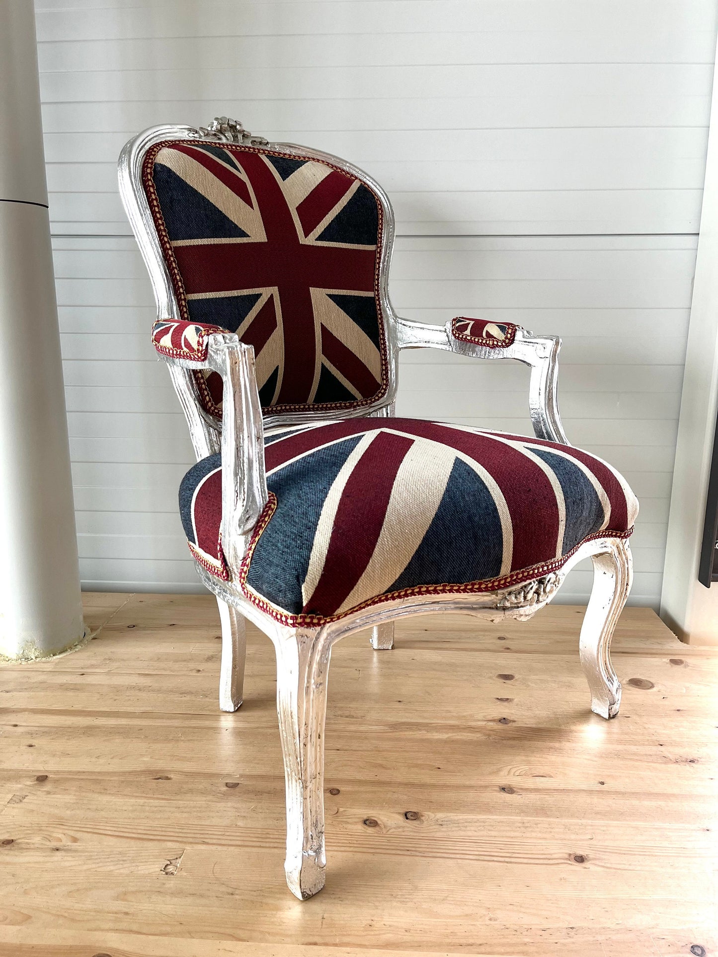 Französischer Sessel im Louis-Barock-Stil / French Baroque Style Armchair in Union Jack Silver Frame