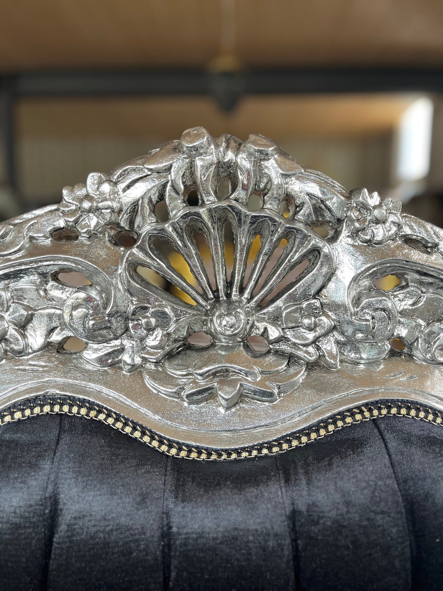 Modern Antique Style Sofa Set French Louis Style in Silver Finish for Living Room Sofa Set Baroque Rococo Style Sofa Set in Black for Villa