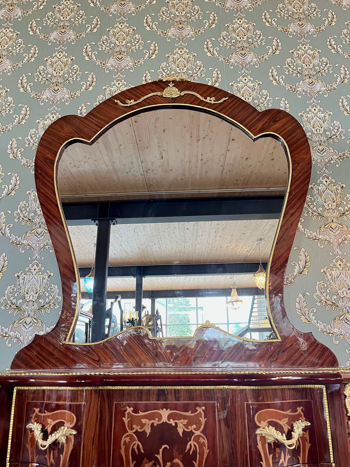 Mirror Table Console in Nostalgic Antique Style Wooden Table Mirror Console in Retro Baroque Style in Brown