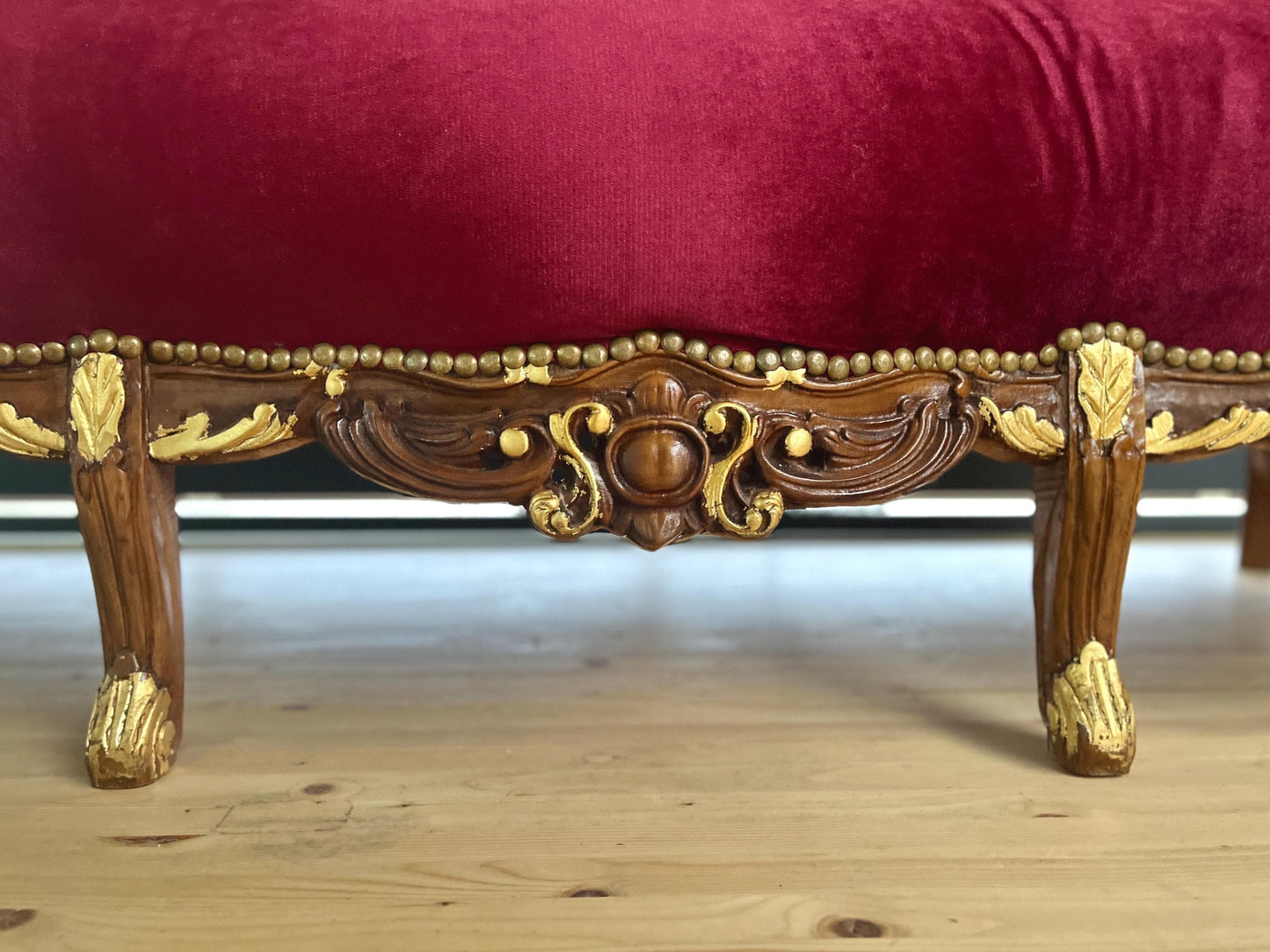 Lounge Sofa Red Velvet Antique Baroque Style 3-Seater Couch in Xmas Red Velvet French Style Home Decor Gift for Holiday LIMITED EDITION