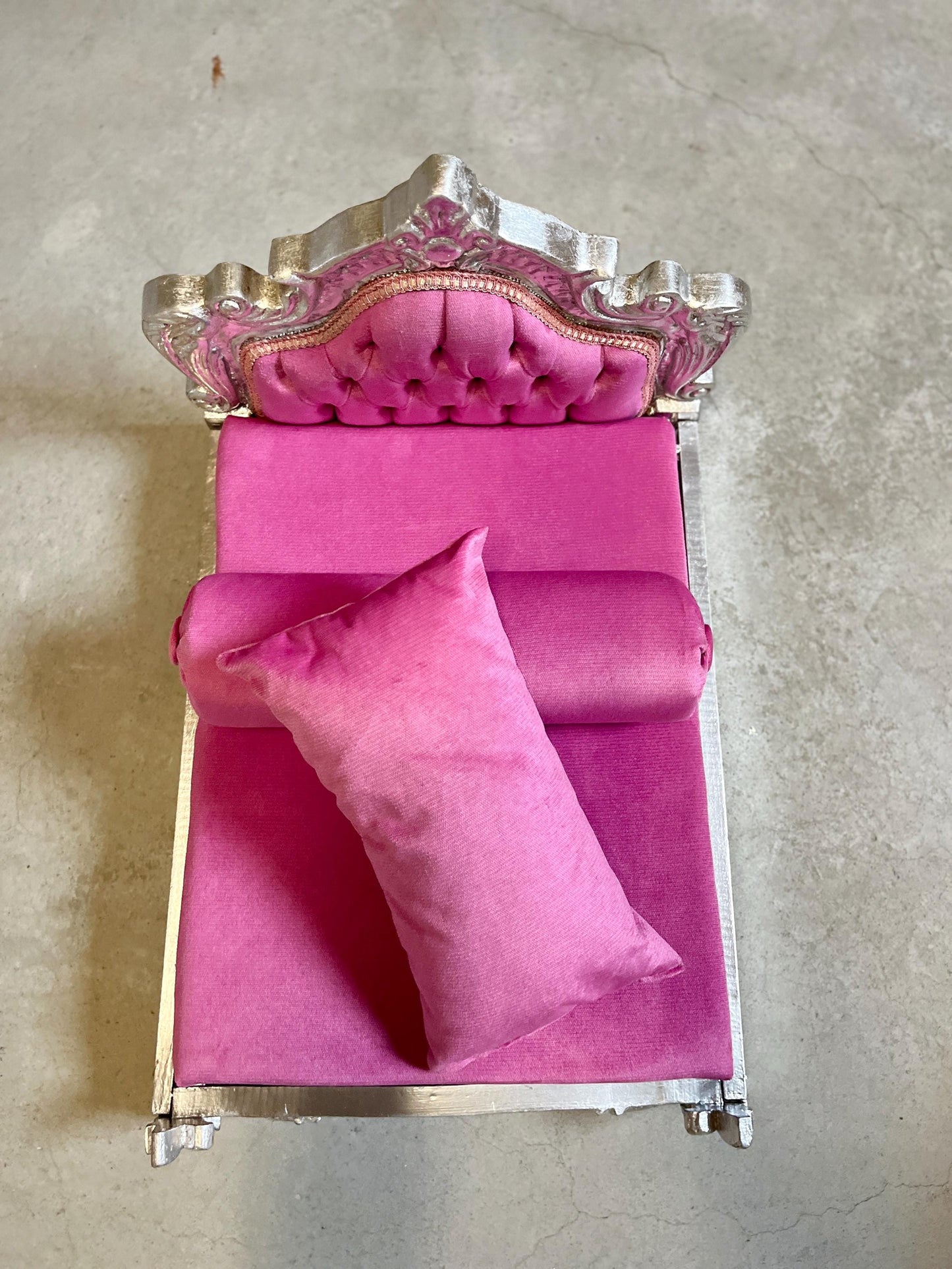 Cute Pet Bed French Baroque Style Handmade Dog Sofà Velvet Pink in Gold Finish Louis XV Rococo Cat Bed Silver Finish Birthday Gift for Her