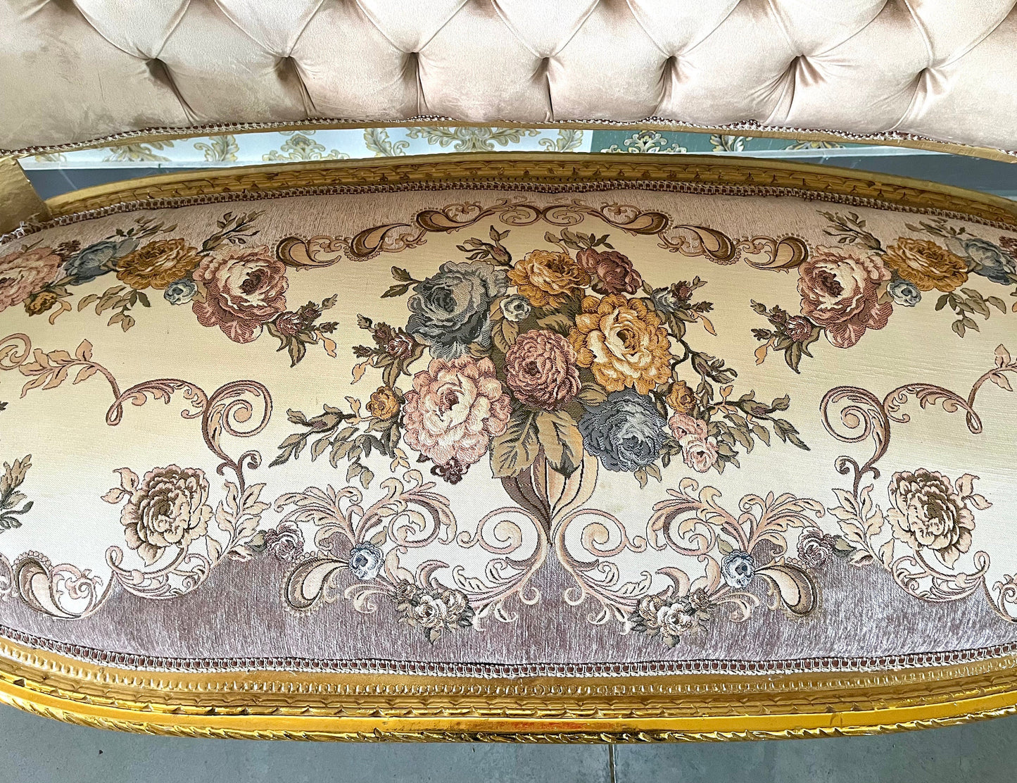 Sofa Set Retro Baroque Style Camel Color Velvet Lounge Sofa French Louis Antique Style in Gold Finish for Lodge Home