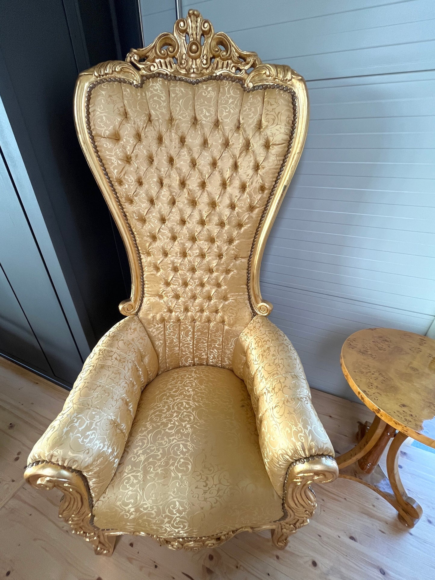 Big Sofa Chair Gold Surprise Party Huge Armchair French Baroque Style Chair for Special Event