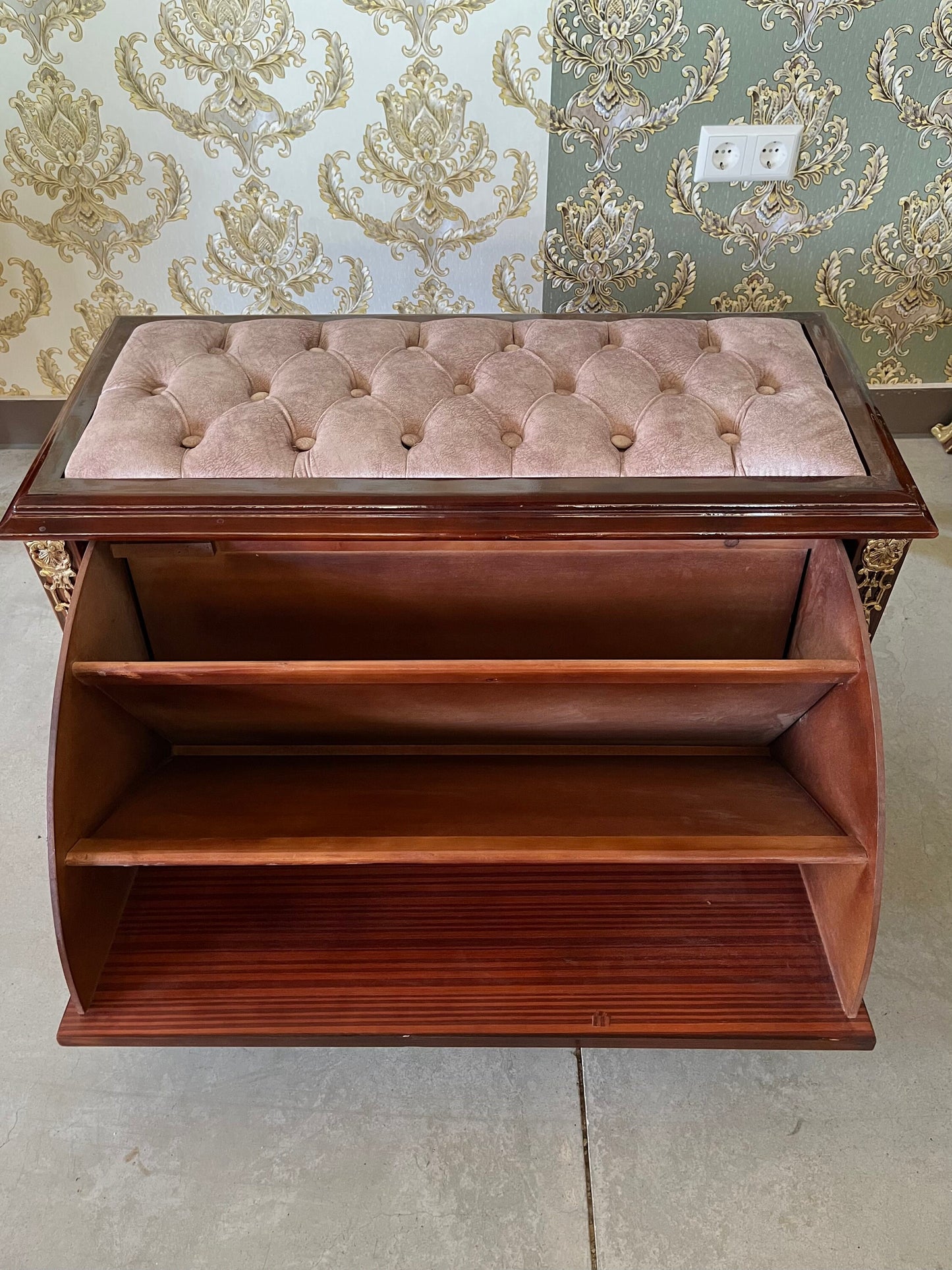 Barocker Schuhschrank im Antik-Stil - handgefertigt/ Shoe Cabinet French Baroque Seated Cabinet Red Velvet Seated Shoe Side Board Home Decor