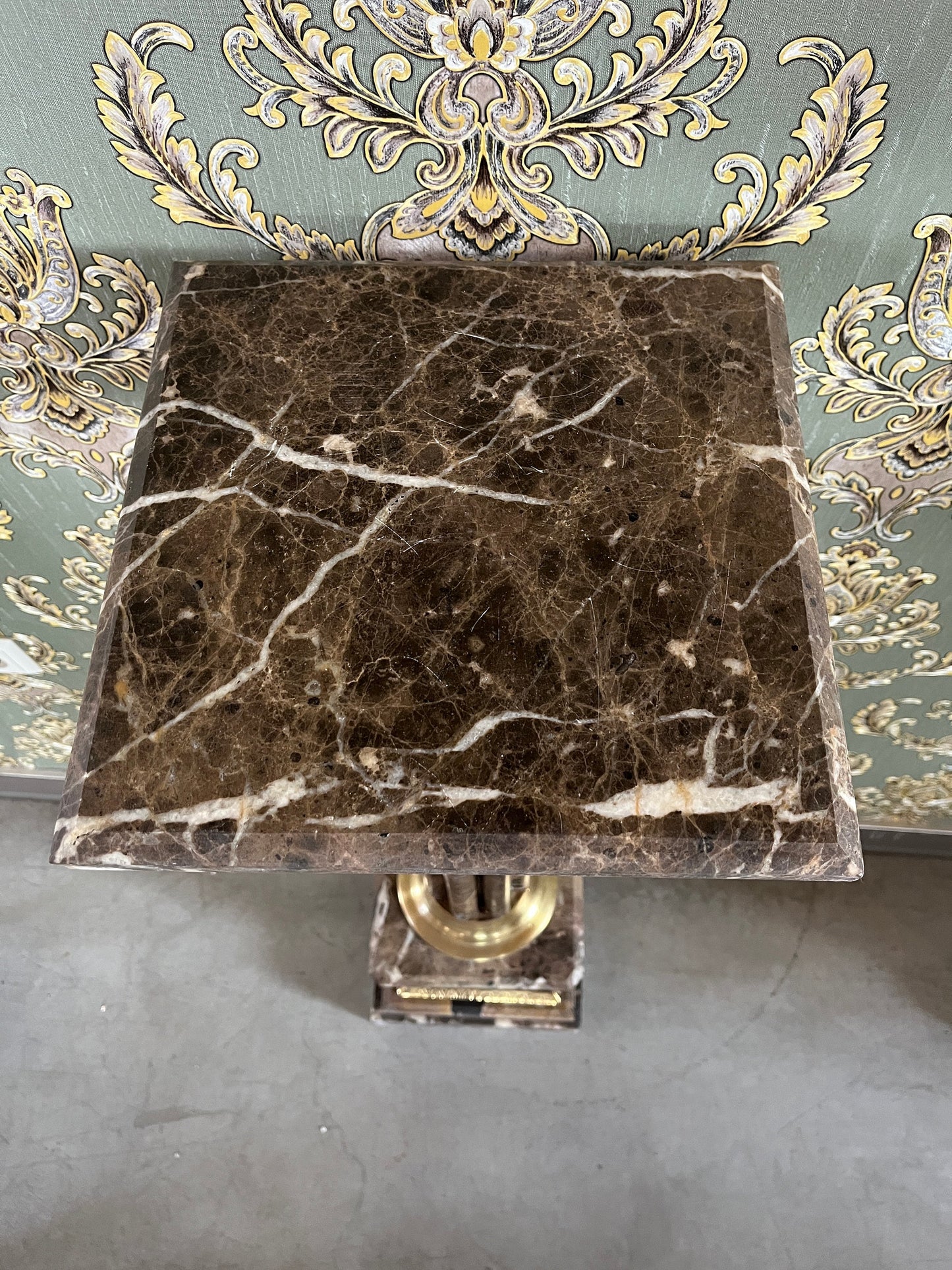 Marble Pillar Deluxe Baroque Style with Brass Decor Marble Column for Theater Decoration for TV Display Setting Film Shooting or Hotel Decor