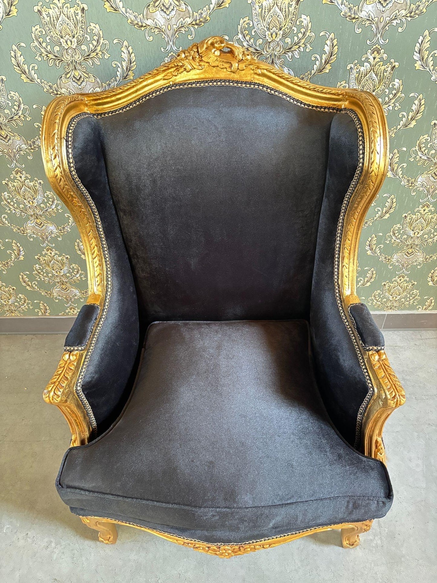 Accent Armchair Retro Baroque Rococo Style Black Velvet Chair in Gold Finish For Holiday Decor