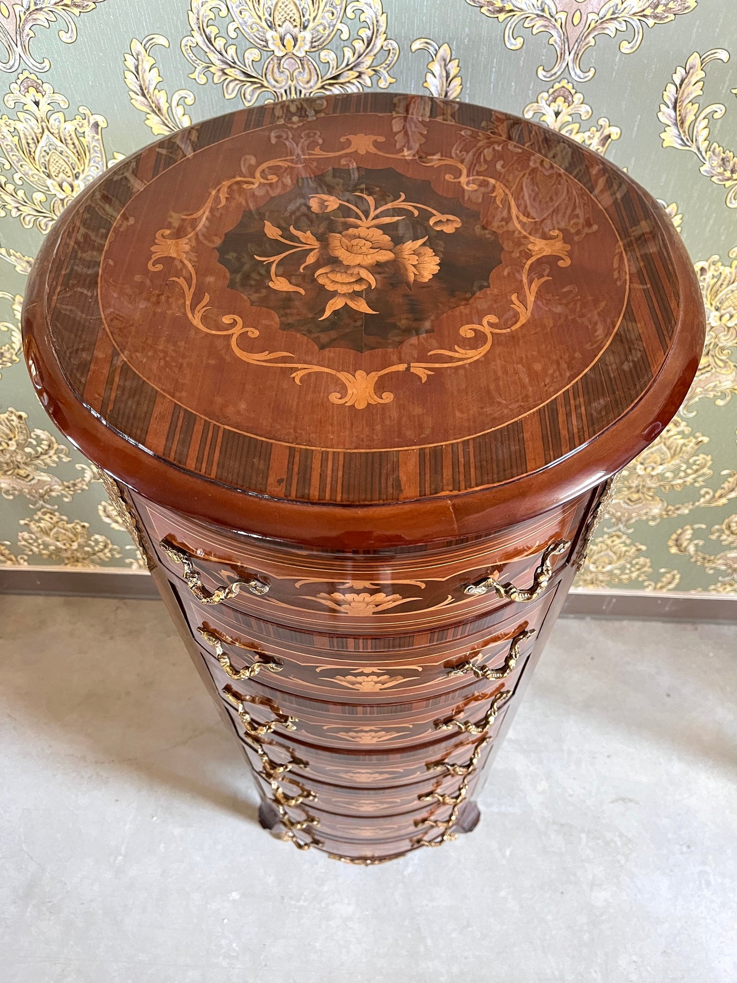 Chest of Drawer Retro Baroque Style Tall Round Kommode with 7 Drawers Home Decor Round Wooden Cabinet Drawer Antique Style