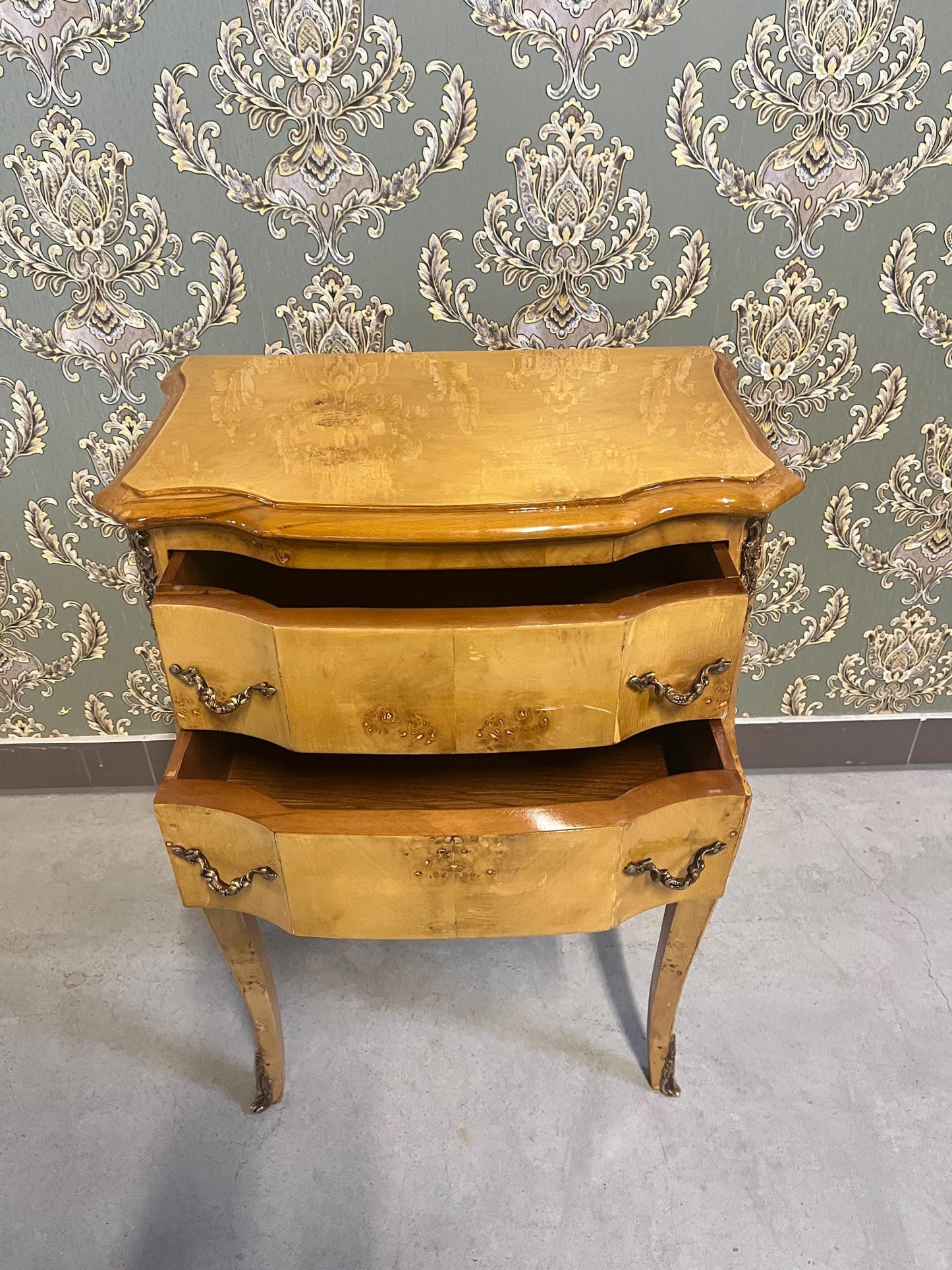 Night Stand Nostalgic Antique Style Kommode Retro Baroque Style in Yellow Small Chest Of Drawer Niche Beautiful Style Bedside Home Decor