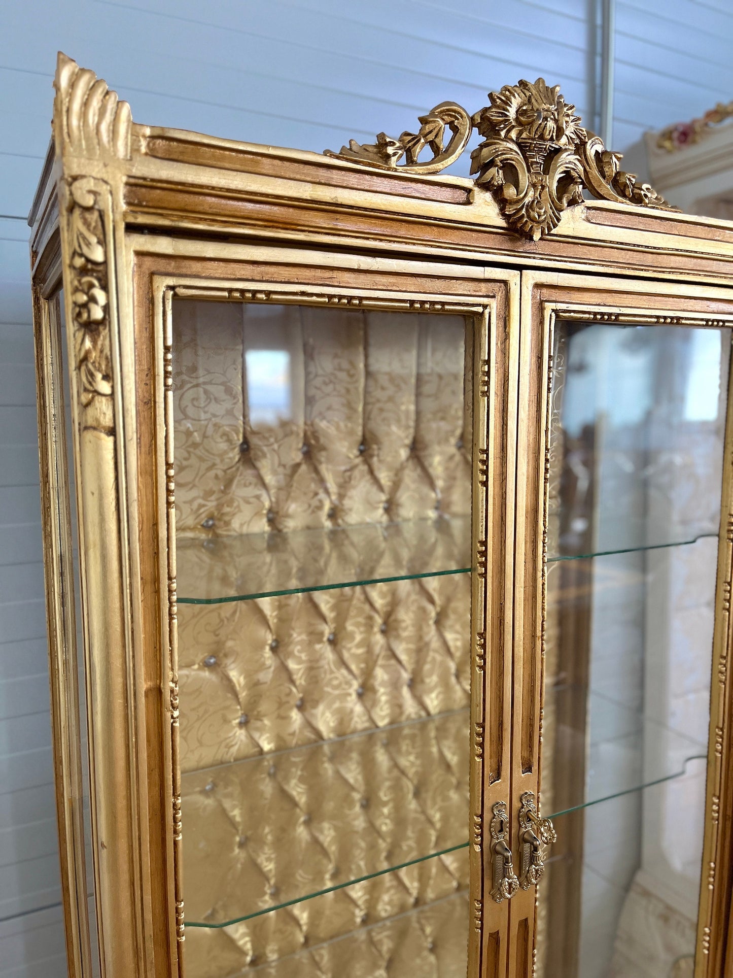 Display Cabinet Glass & Wood French Louis Style Showcase Antique Style Reproduction in Gold Finish Retro Baroque Style Display Cabinet