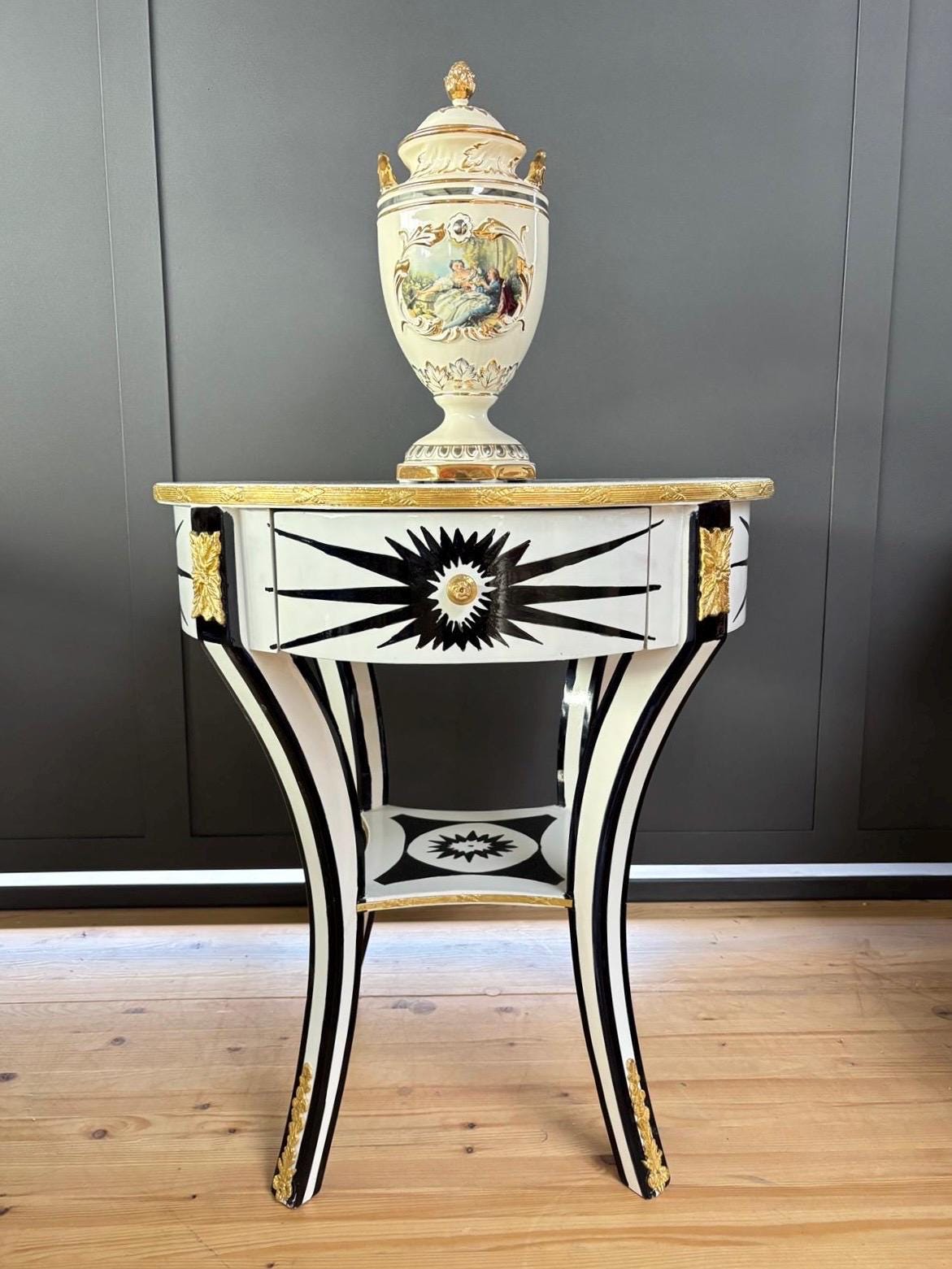 Runder Tee-und Kaffeetisch im Art-Deco-Stil/Art-Deco Round Tea Caffè Side Table