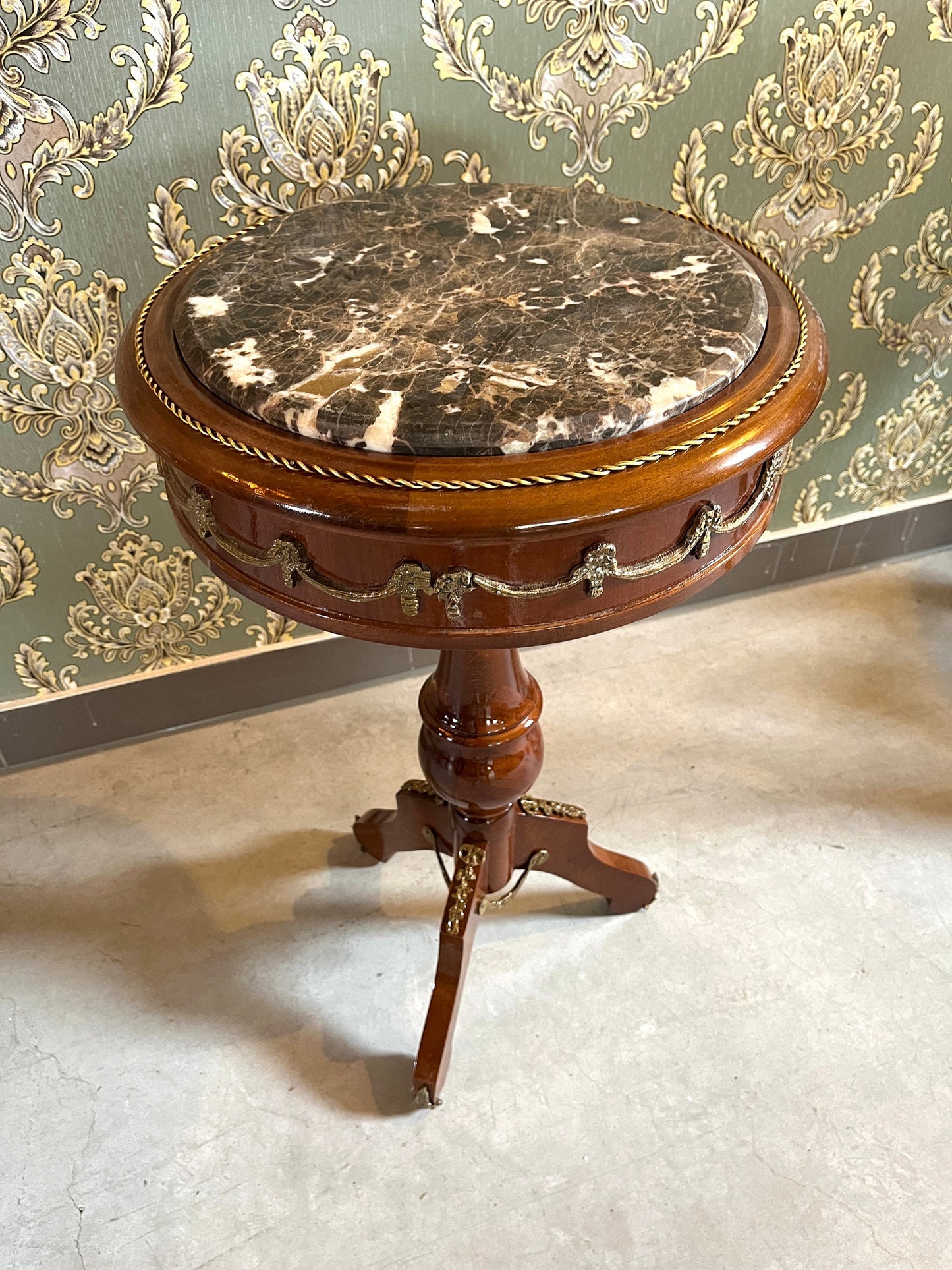 Small Side Table Marble Top Retro Baroque Style Tea Table Café Table Antique Style Wooden Table with Marble Top for Home Decor