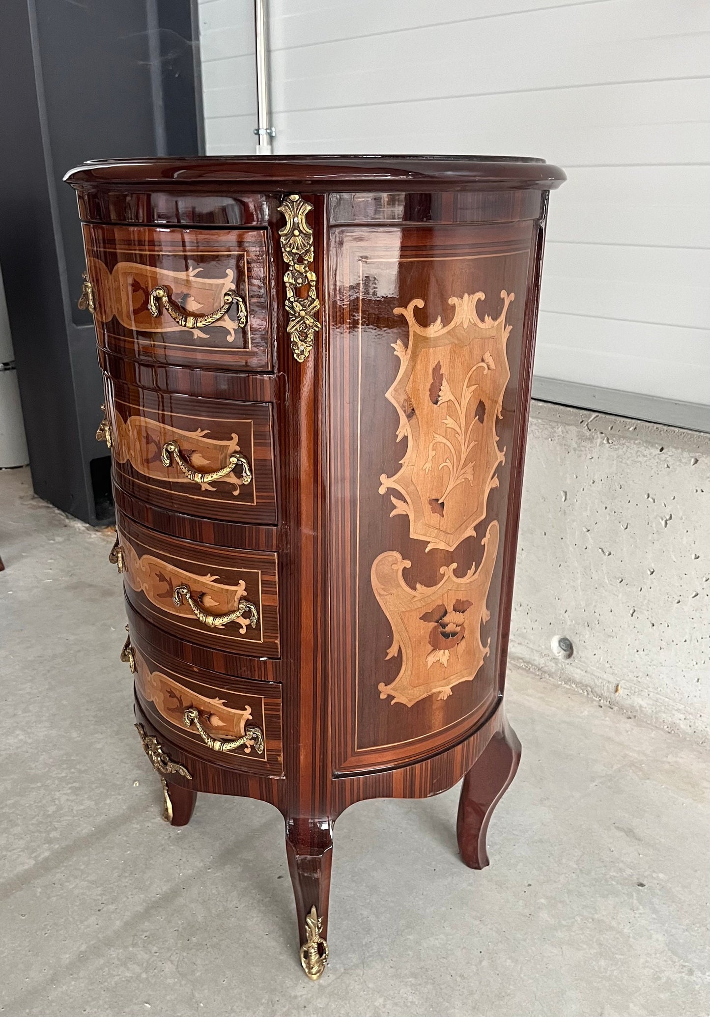 Louis Möbel Kommode Nachttisch im Antik Stil- Runden/ Chest of Drawer French Baroque Antique Style Night Stand in Round Shape Brown