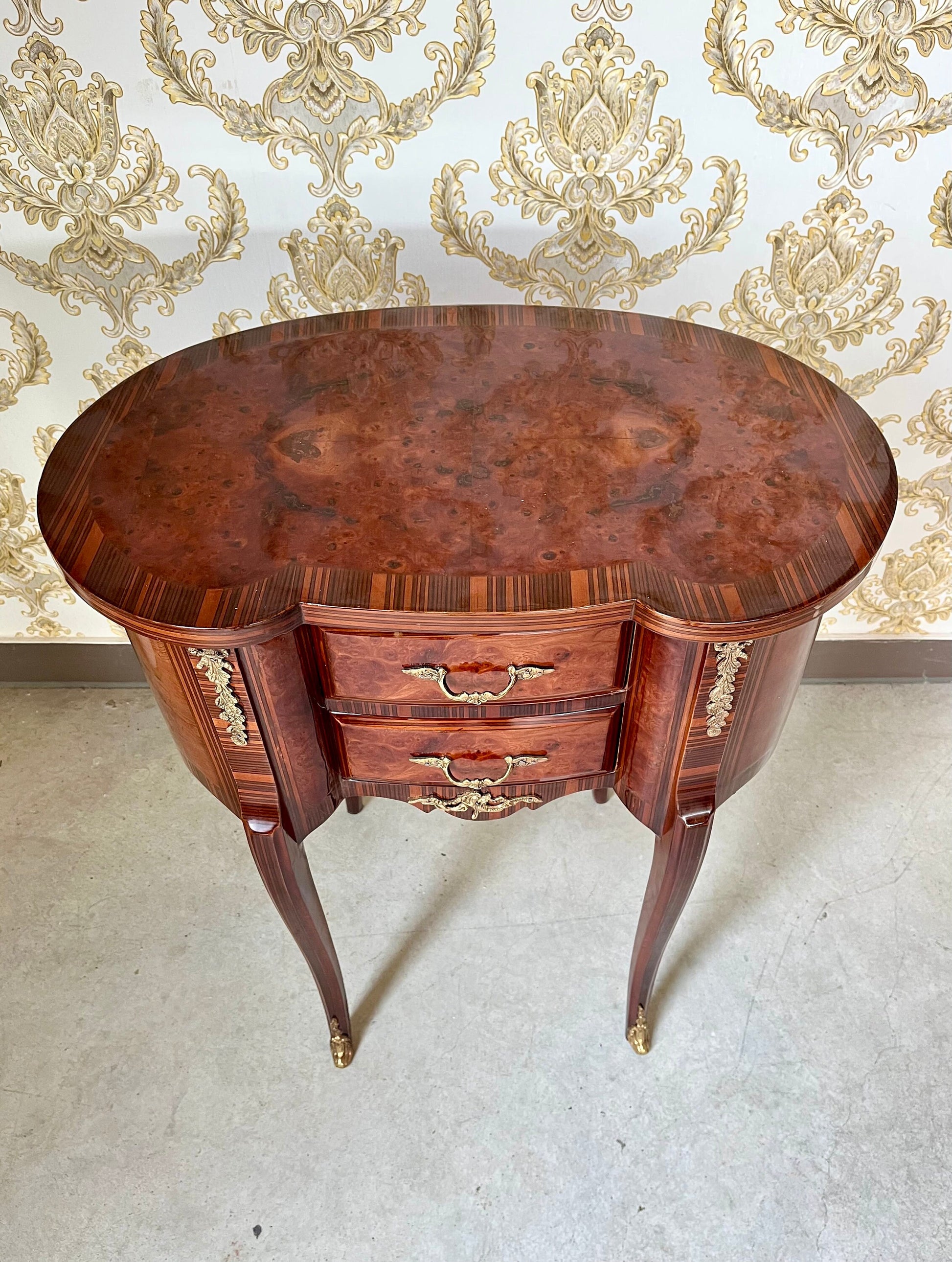 Louis XVI Möbel Kommode Nachttisch im Antik Stil- Erbsenform