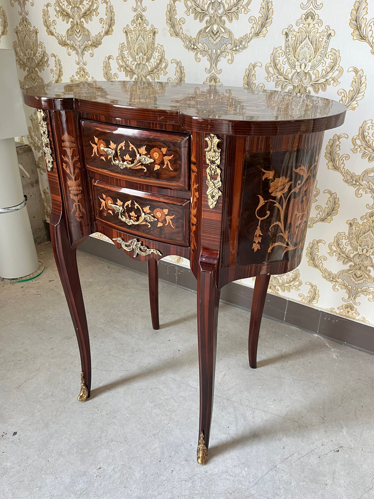 Louis XVI Möbel Kommode Nachttisch im Antik Stil- Erbsenform