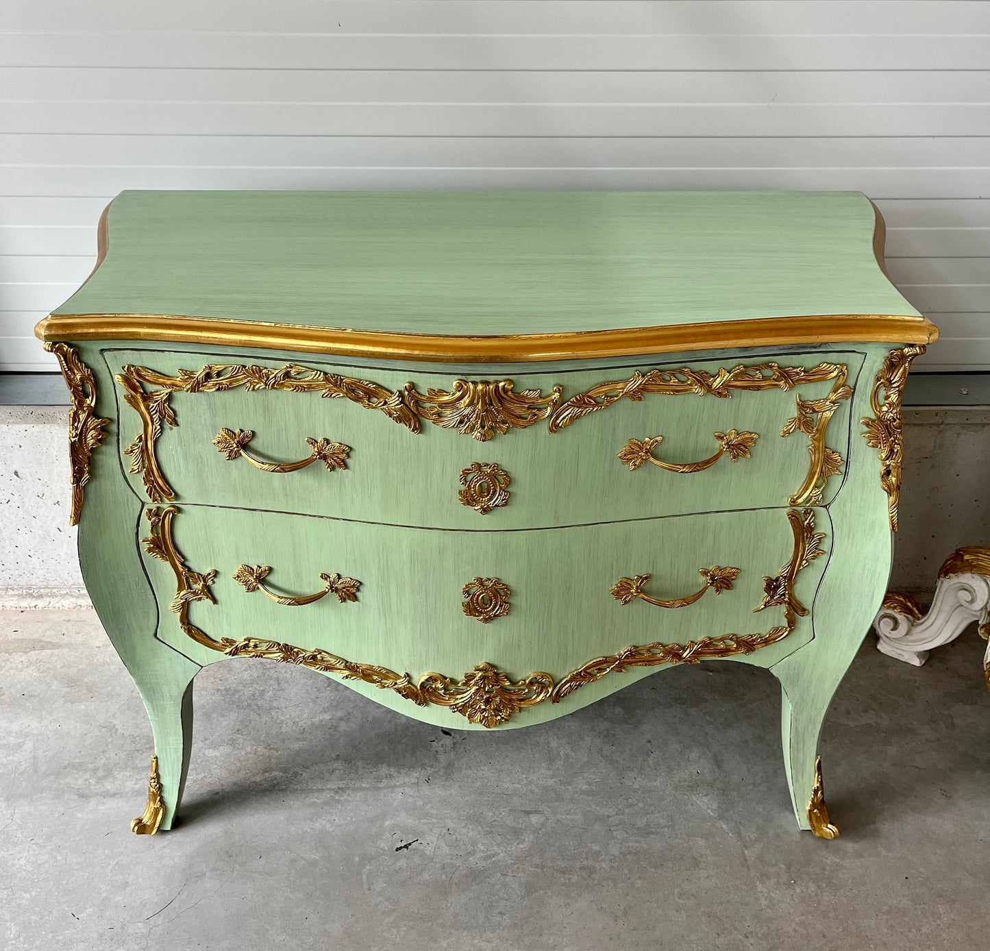 Chest of Drawer Deluxe French Louis XV Style Dresser Pink Color Chest of Drawer Antique Baroque Style with Brass Ornaments for Wedding Gift