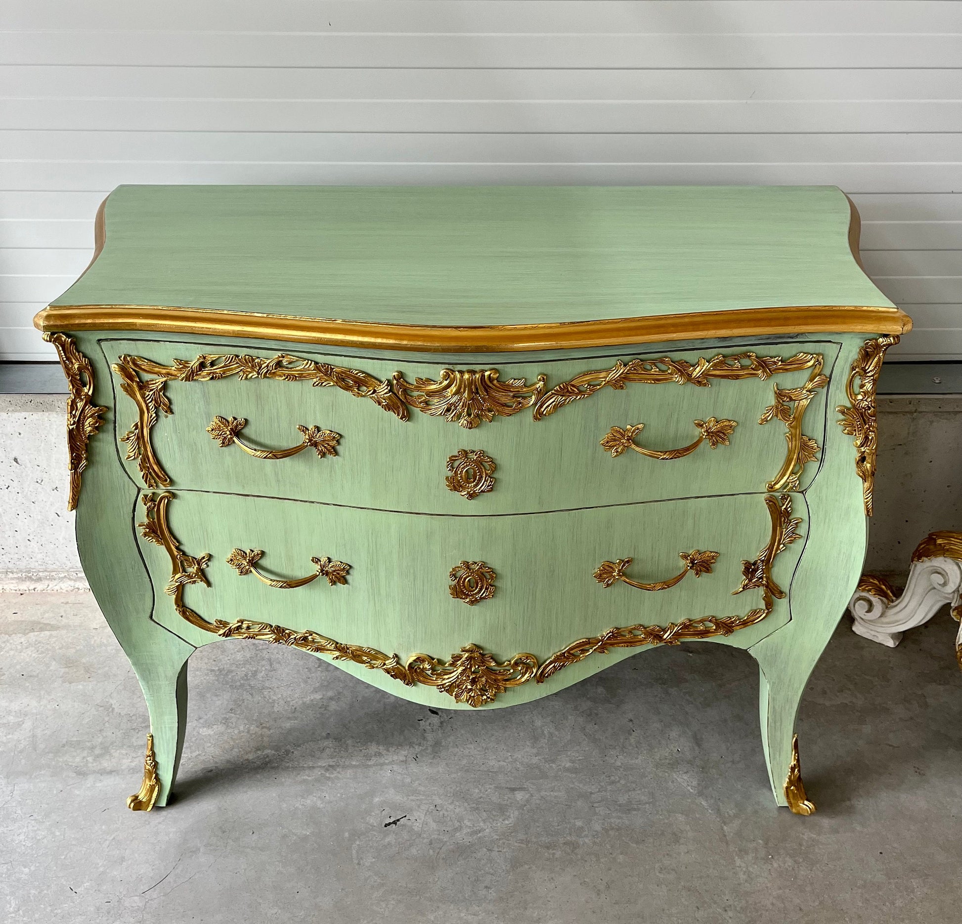 Chest of Drawer Deluxe French Louis XV Style Dresser Pink Color Chest of Drawer Antique Baroque Style with Brass Ornaments for Wedding Gift