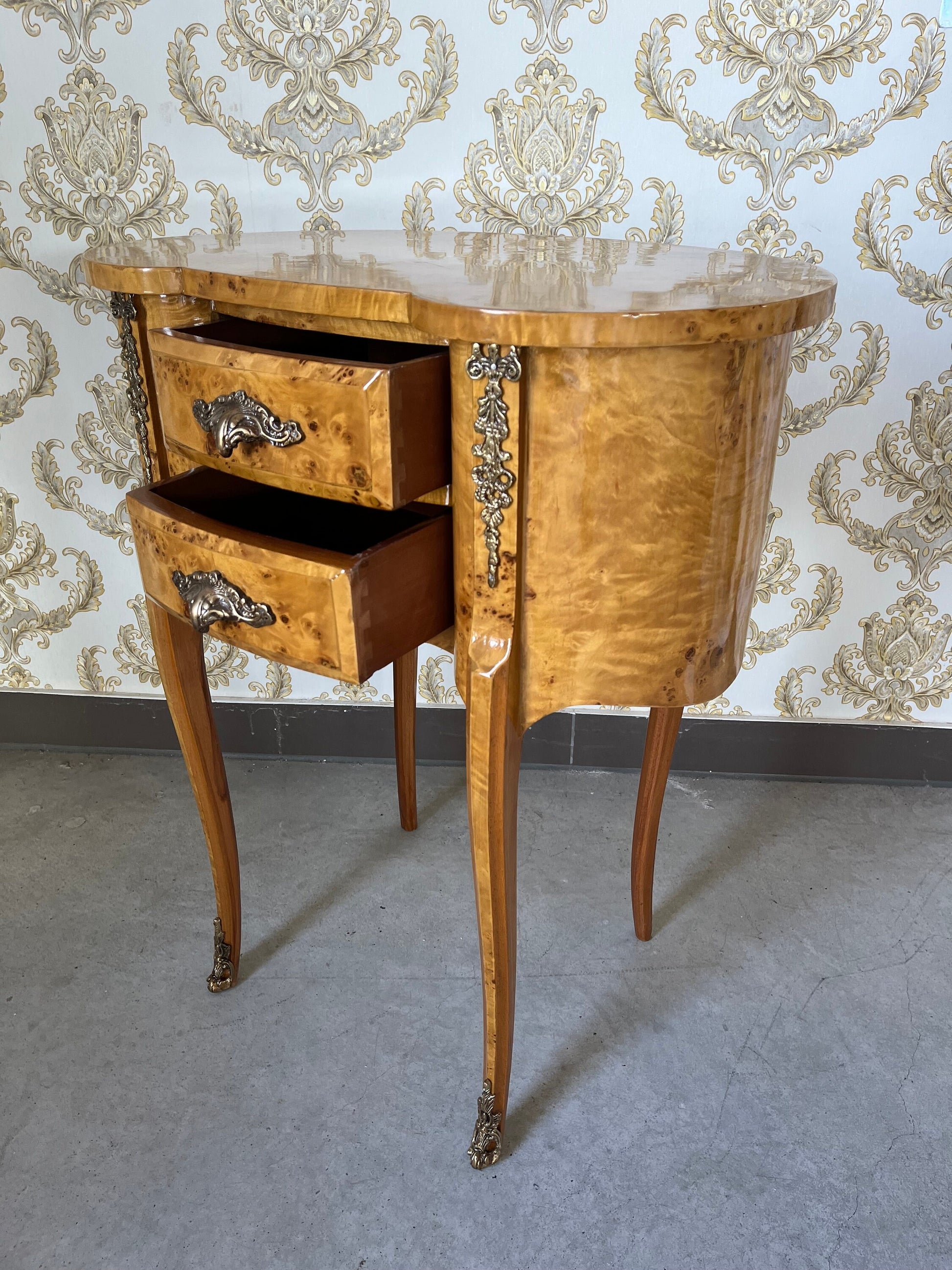 Louis Möbel Kommode Nachttisch im antiken Stil - Gelb / French Louis Chest of Drawers Antique Style Night Stand - Yellow Pea Shape