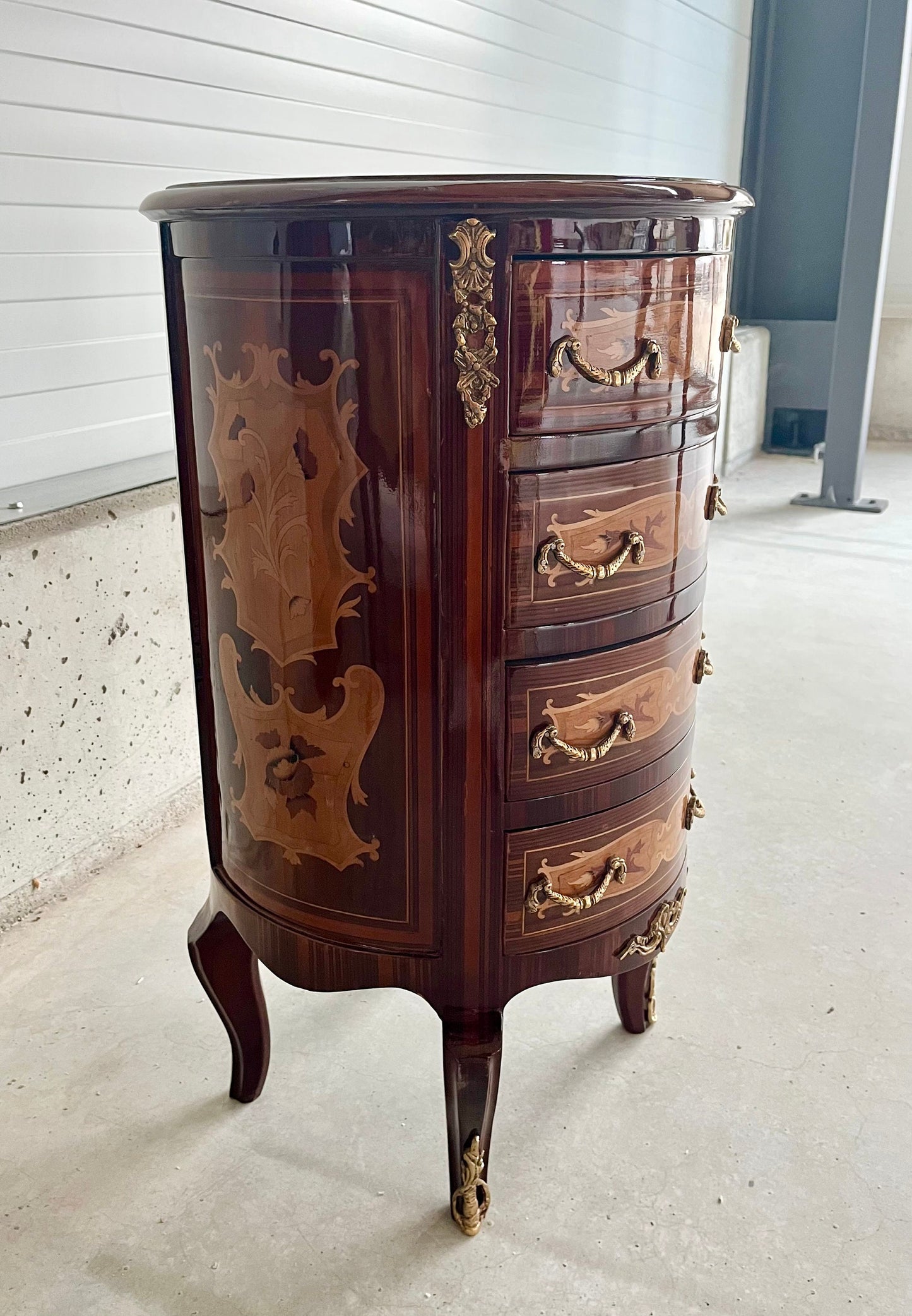 Louis Möbel Kommode Nachttisch im Antik Stil- Runden/ Chest of Drawer French Baroque Antique Style Night Stand in Round Shape Brown