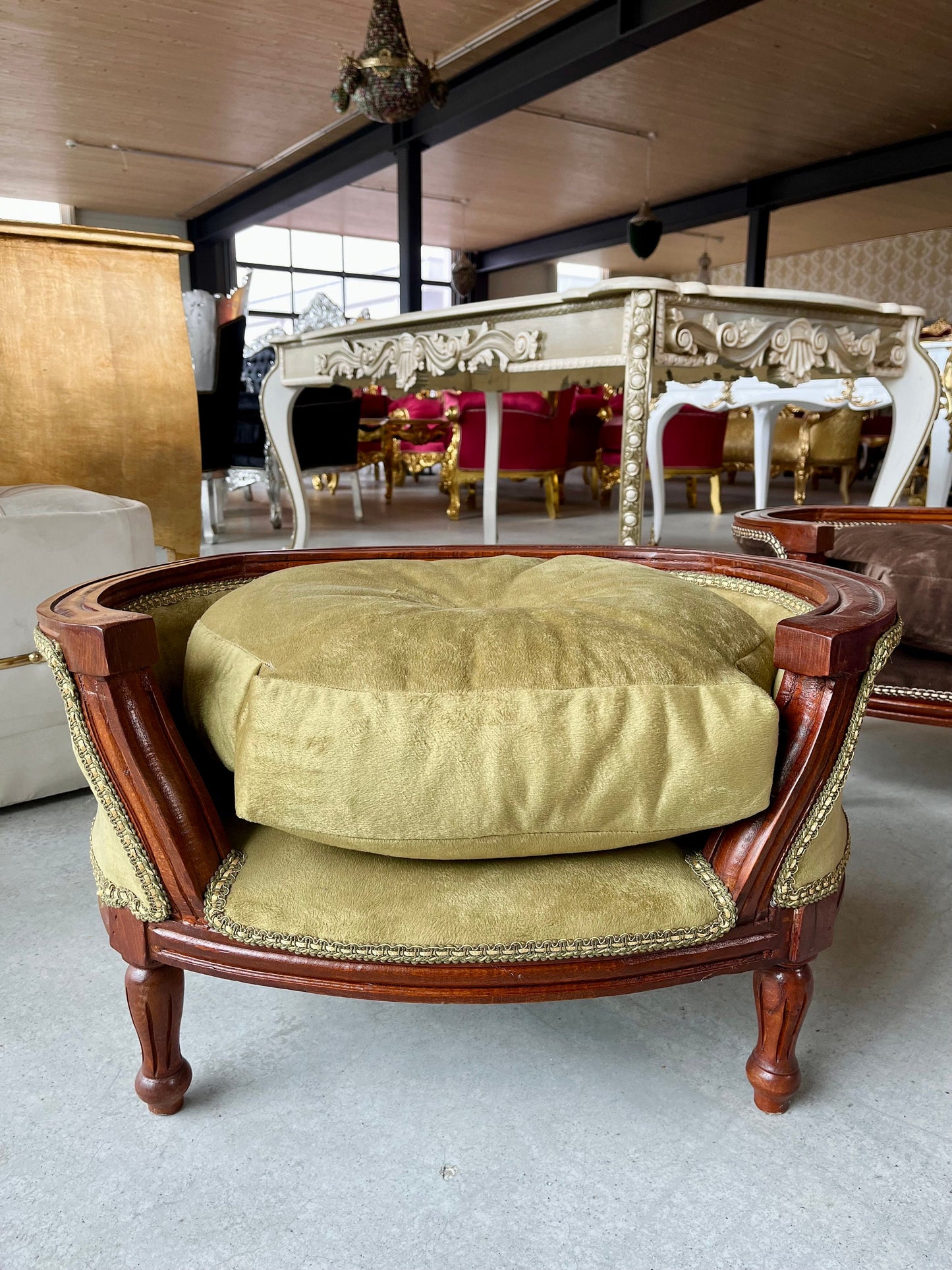 Dog Sofa Chair Retro Baroque Rococo Style Cute Dog Settee Green Velvet Blue Velvet for Home Decor Dog Chair