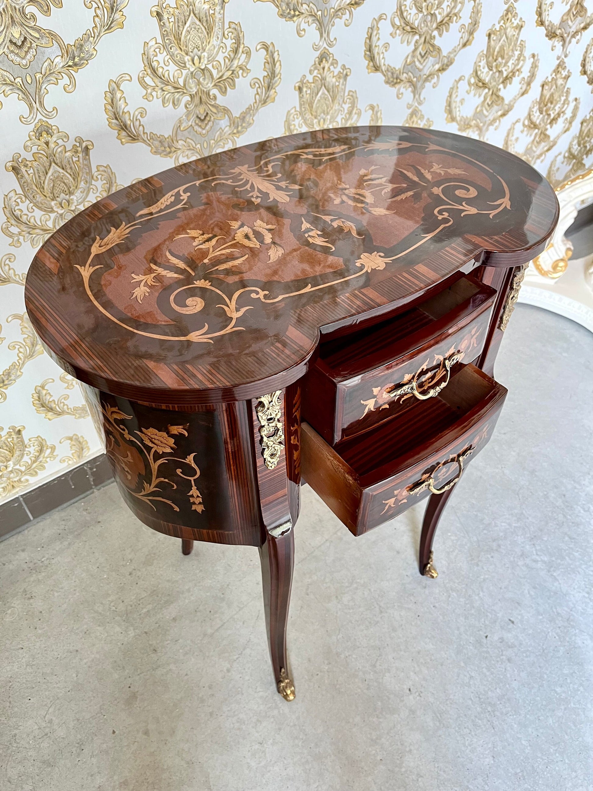 Louis XVI Möbel Kommode Nachttisch im Antik Stil- Erbsenform