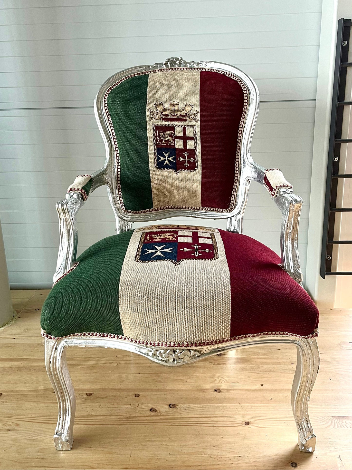 Armchair and Ottoman Set French Louis Baroque Style Italian Naval Crown in Silver Finish Armchair Ottoman Set in Retro Baroque Rococo Style