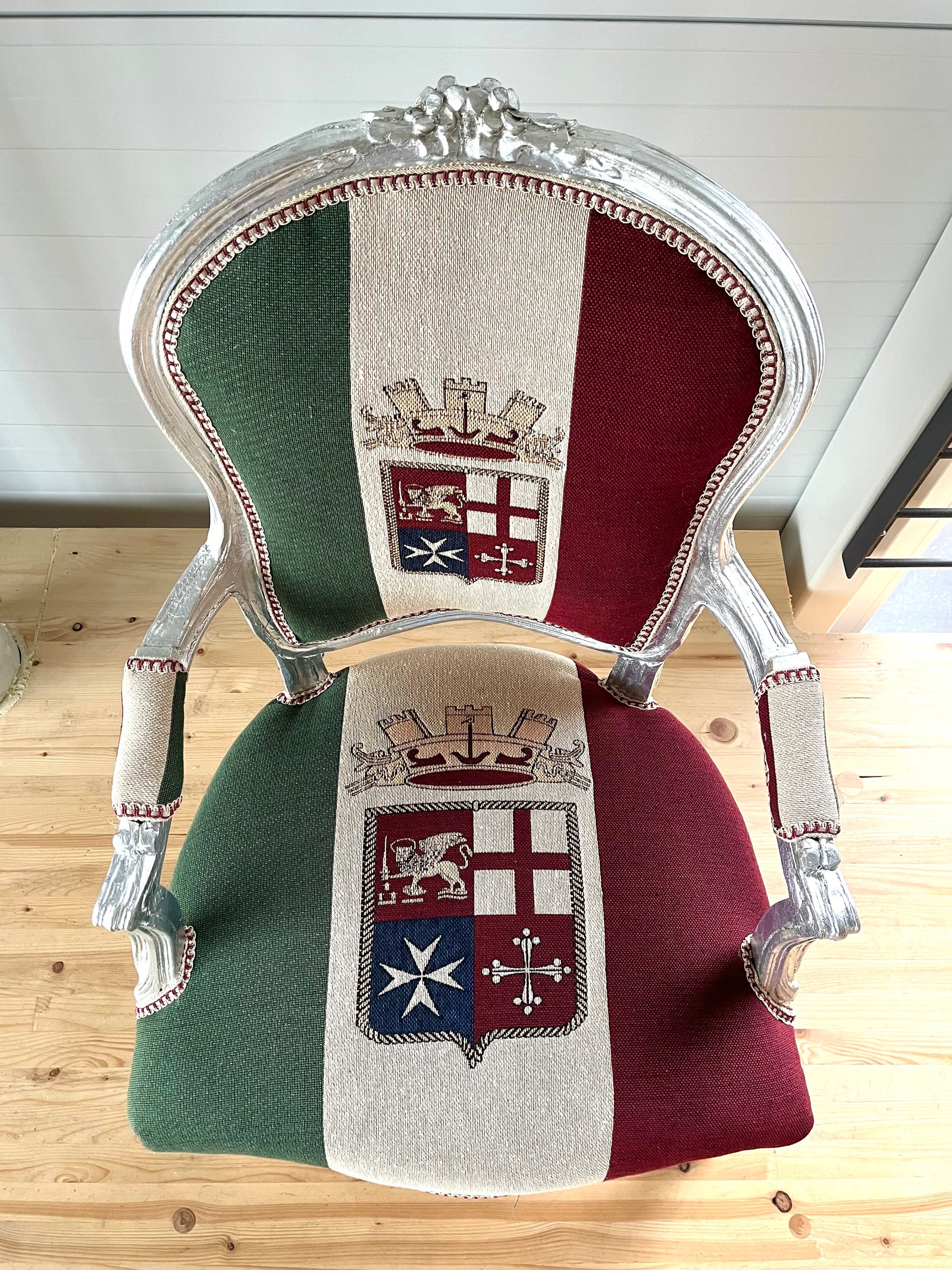 Armchair and Ottoman Set French Louis Baroque Style Italian Naval Crown in Silver Finish Armchair Ottoman Set in Retro Baroque Rococo Style