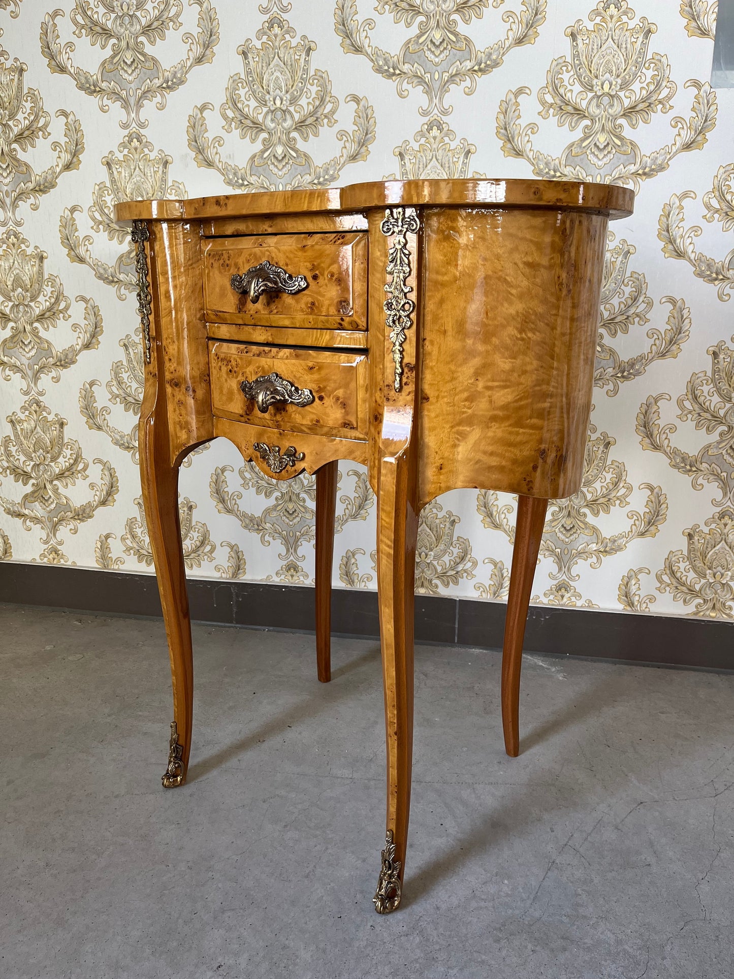 Louis Möbel Kommode Nachttisch im antiken Stil - Gelb / French Louis Chest of Drawers Antique Style Night Stand - Yellow Pea Shape