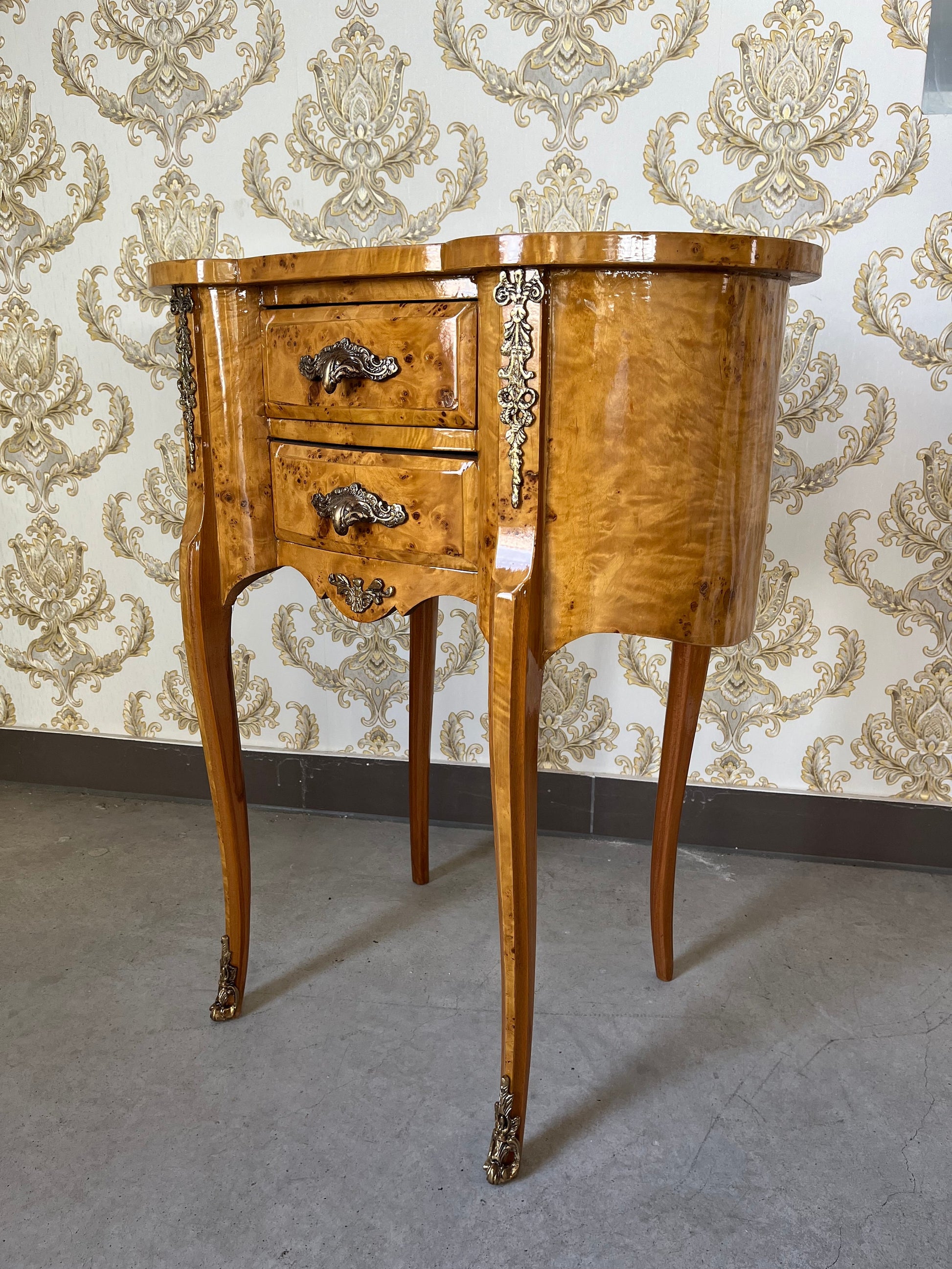 Louis Möbel Kommode Nachttisch im antiken Stil - Gelb / French Louis Chest of Drawers Antique Style Night Stand - Yellow Pea Shape