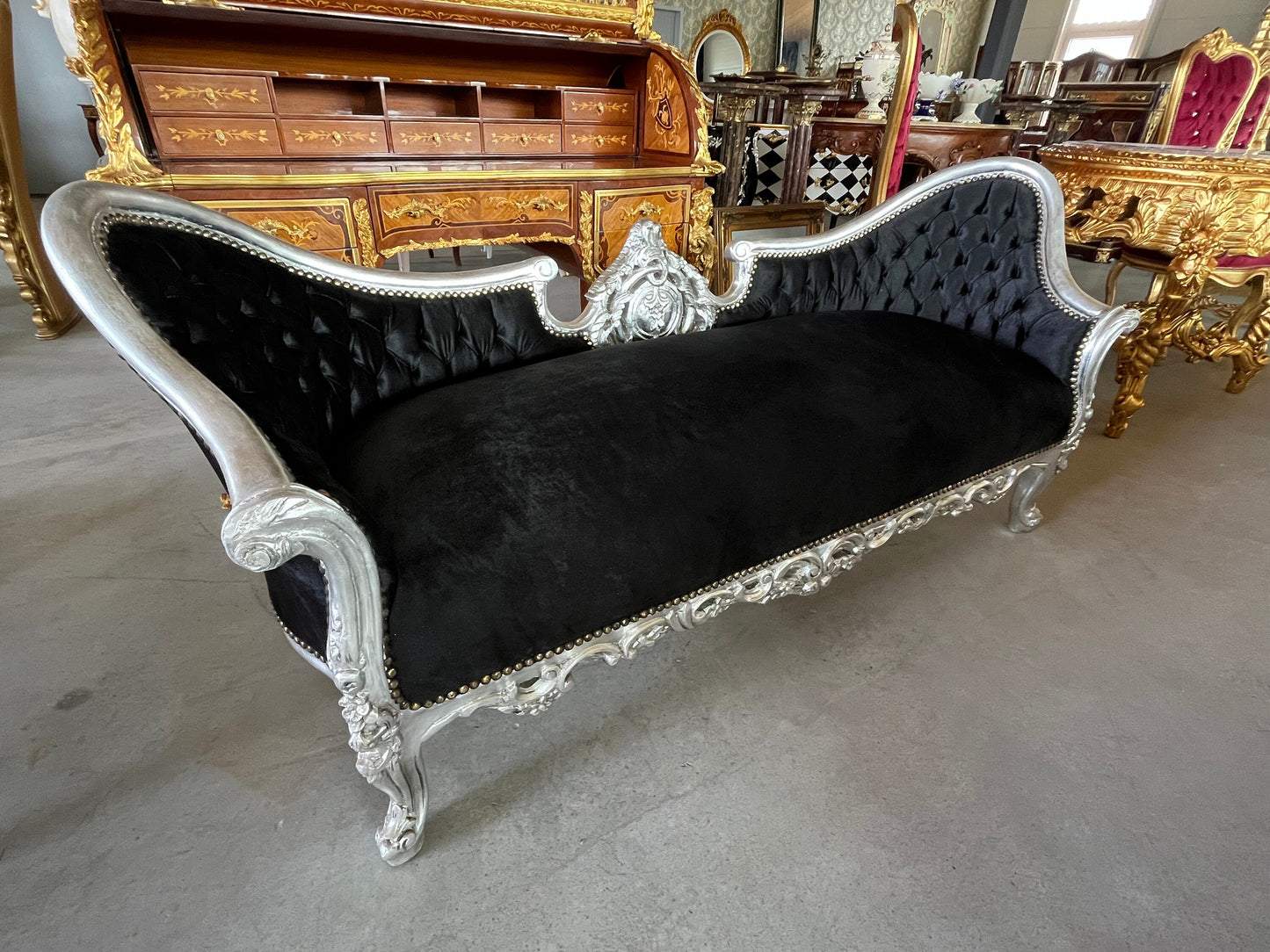 Lounge-Sofa im Barock-Stil, schwarzes Samtsofa für Bar, Salon, Nachtclub/ Lounge Sofa Black French Baroque Style Love Seat for Bar Nightclub