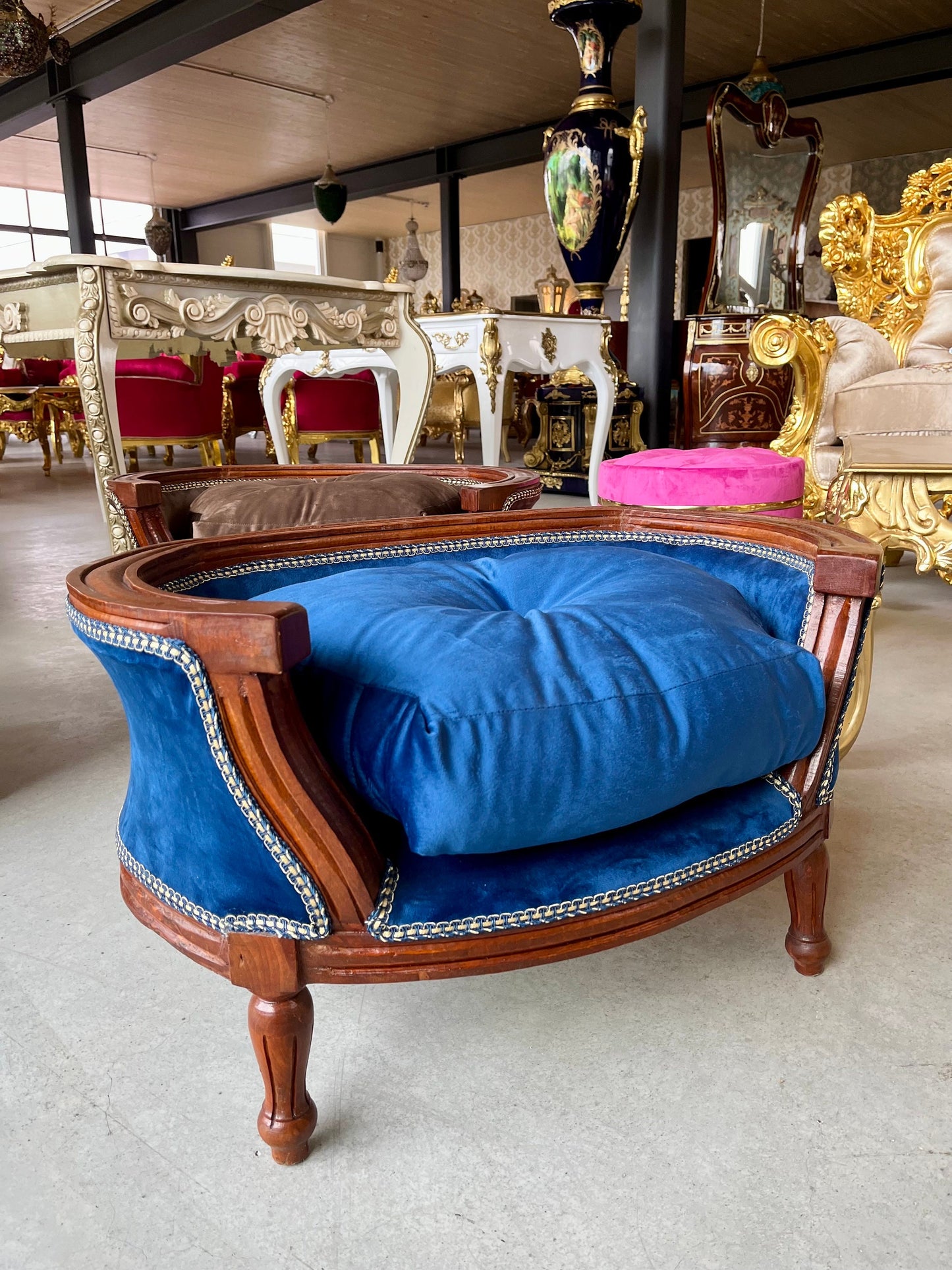 Dog Sofa Chair Retro Baroque Rococo Style Cute Dog Settee Green Velvet Blue Velvet for Home Decor Dog Chair