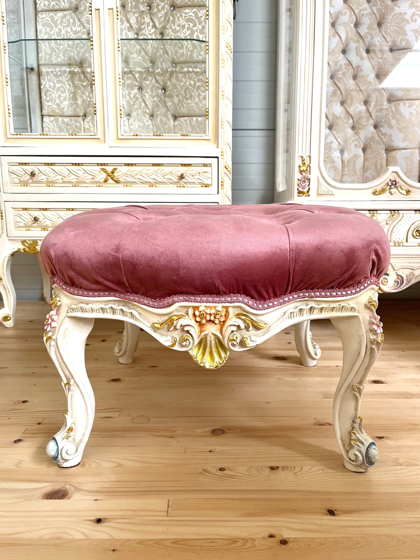 Französischer Barock-Fußhocker/ French Baroque Style Footstool- Rosa