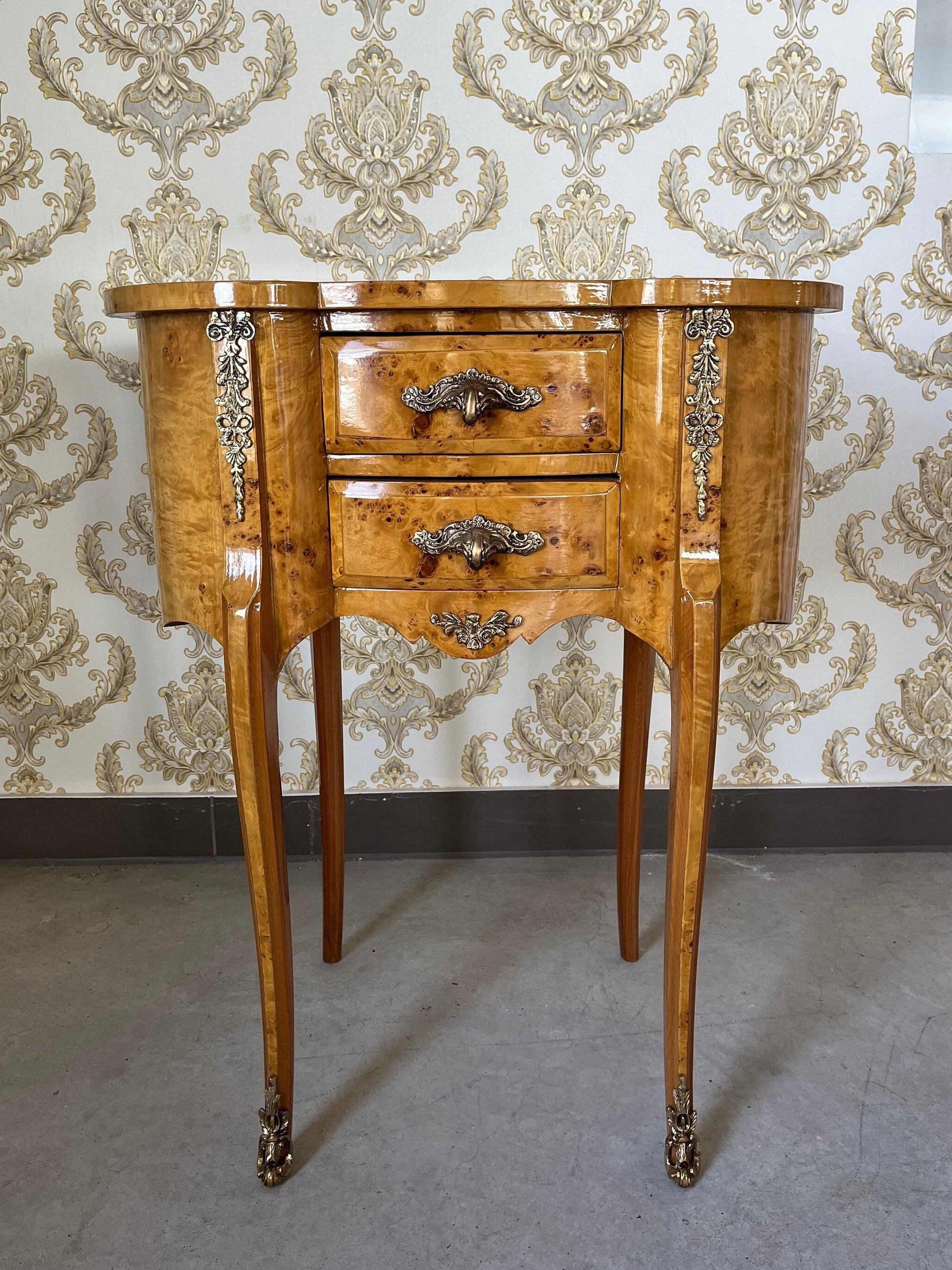 Louis Möbel Kommode Nachttisch im antiken Stil - Gelb / French Louis Chest of Drawers Antique Style Night Stand - Yellow Pea Shape