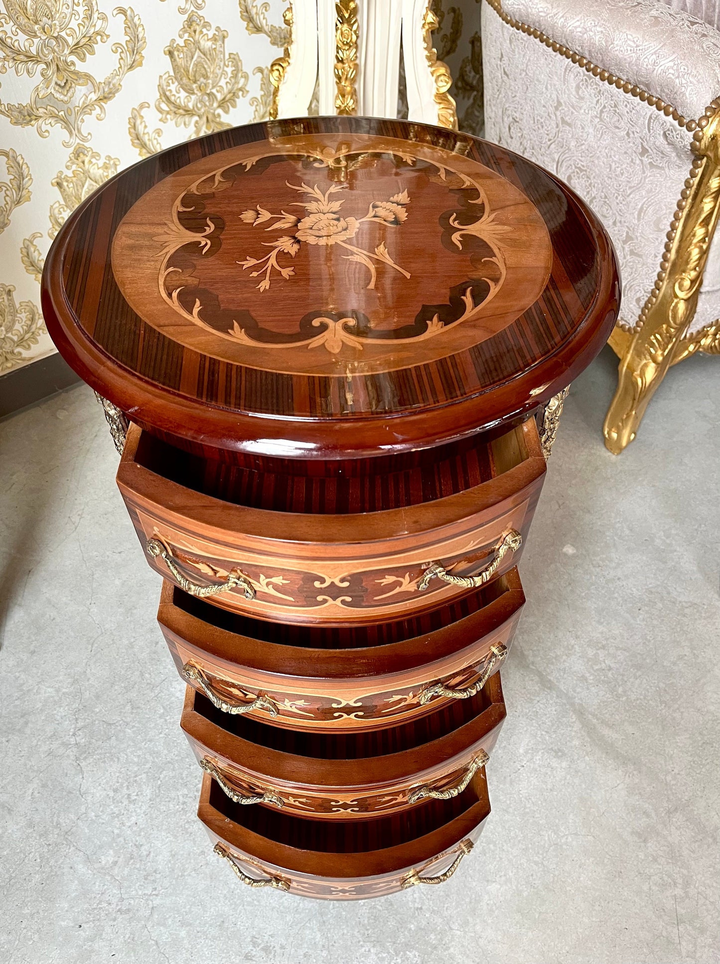 Louis Möbel Kommode Nachttisch im Antik Stil- Runden/ Chest of Drawer French Baroque Antique Style Night Stand in Round Shape Brown