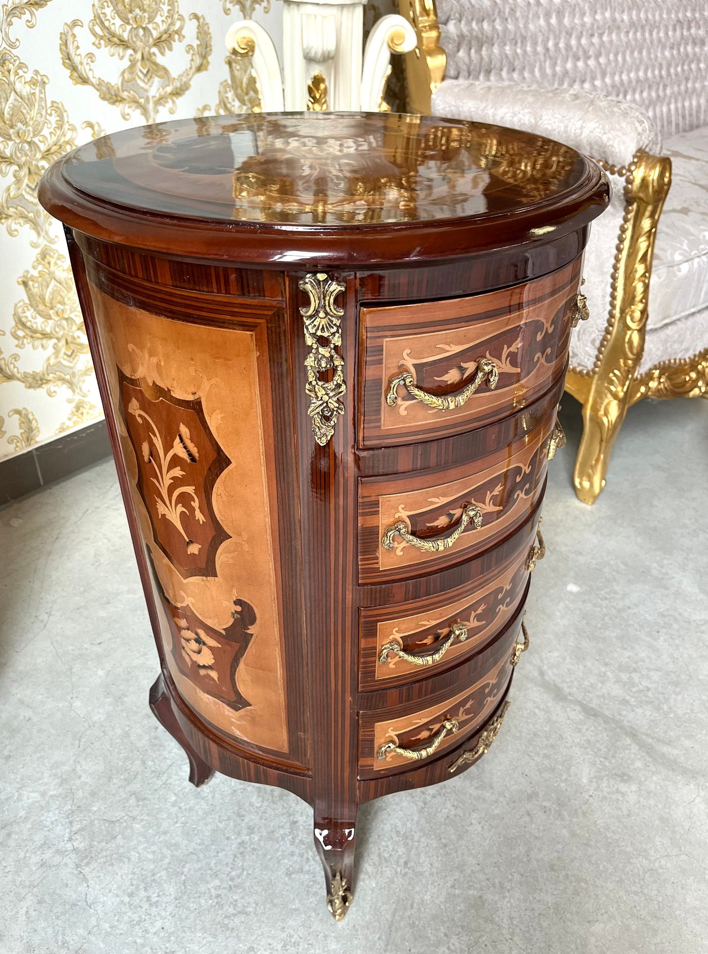 Louis Möbel Kommode Nachttisch im Antik Stil- Runden/ Chest of Drawer French Baroque Antique Style Night Stand in Round Shape Brown