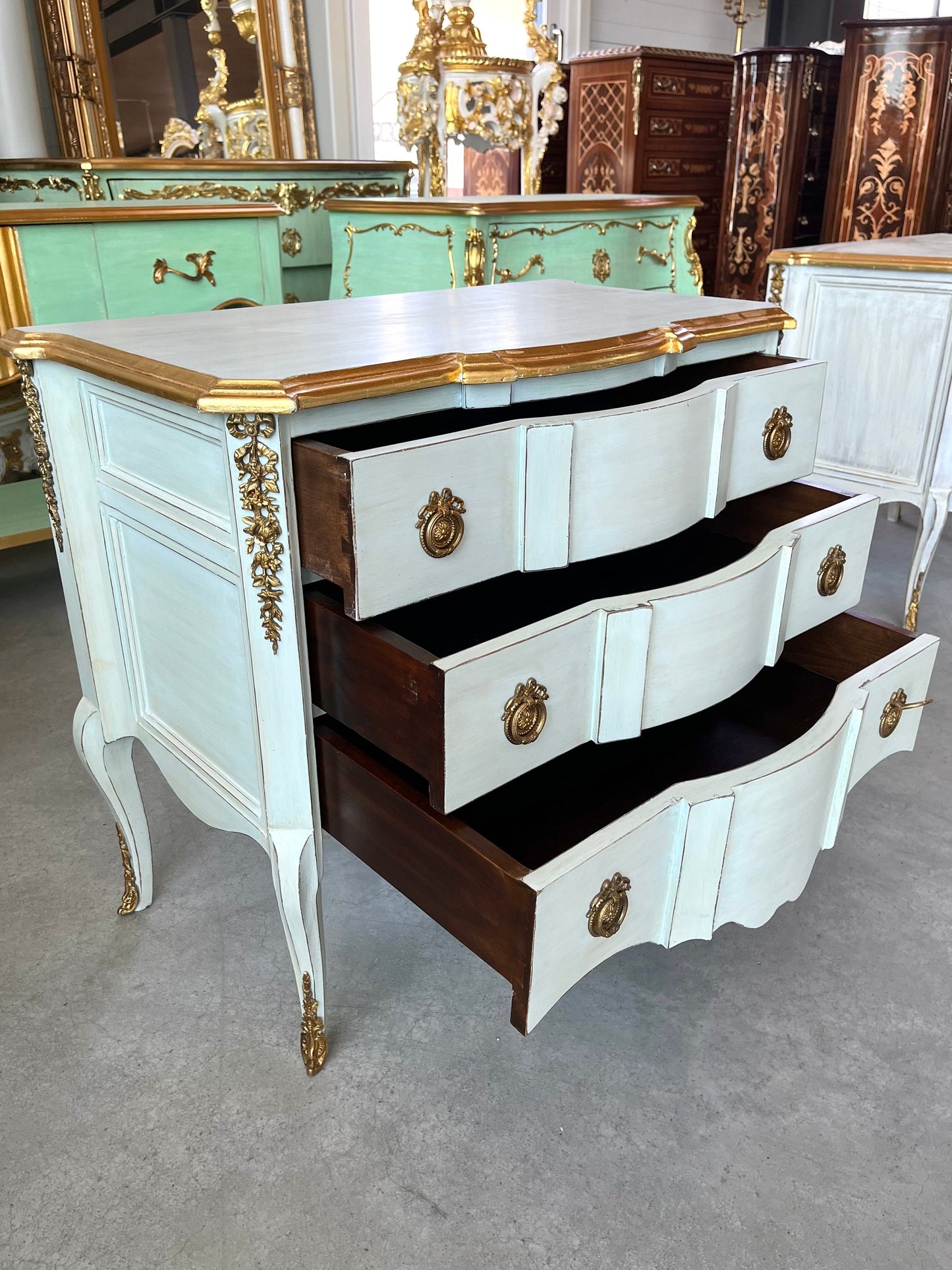 Barock-Rokoko-Kommode in Gebürstetes Hellblau/Baroque Rococo Chest of Drawer in Brushed Light Blue