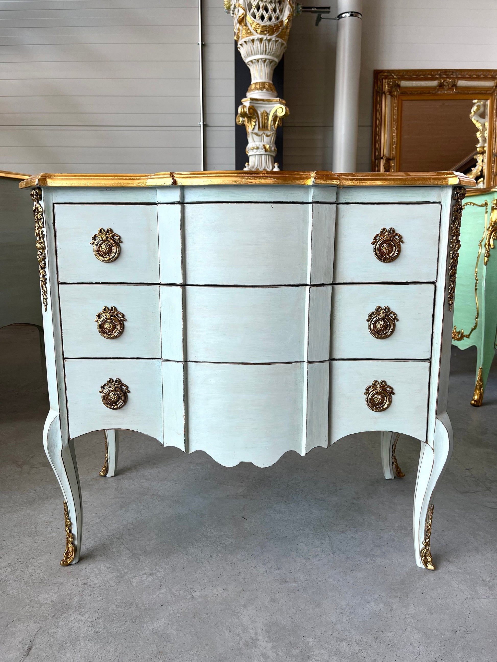 Barock-Rokoko-Kommode in Gebürstetes Hellblau/Baroque Rococo Chest of Drawer in Brushed Light Blue