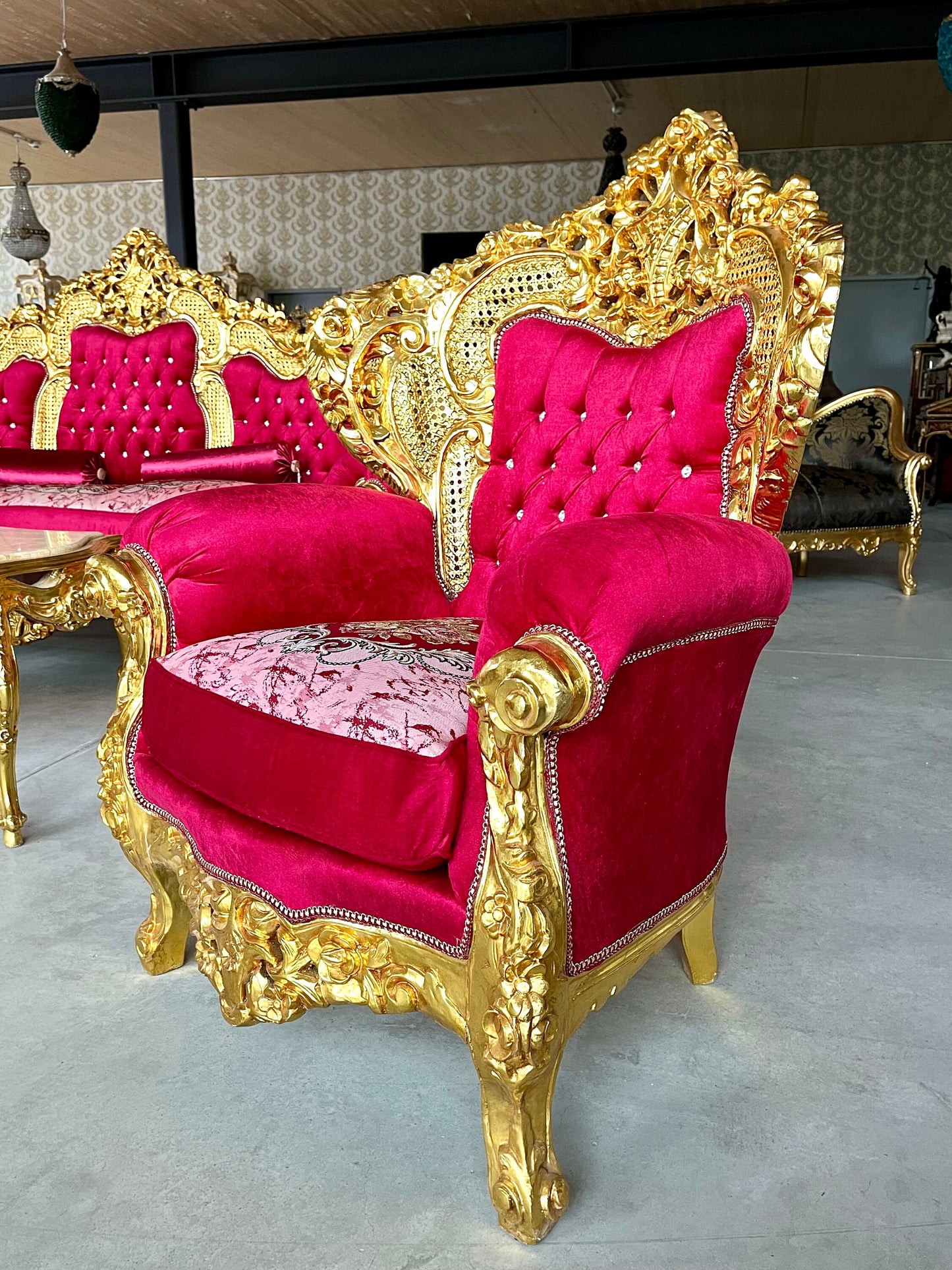 Saloon Sofa Set in Royal Antique Style for Hotel Huge Sofa Set in French Louis Style Saloon Sofa Set in Italian Baroque Rococo Style Red