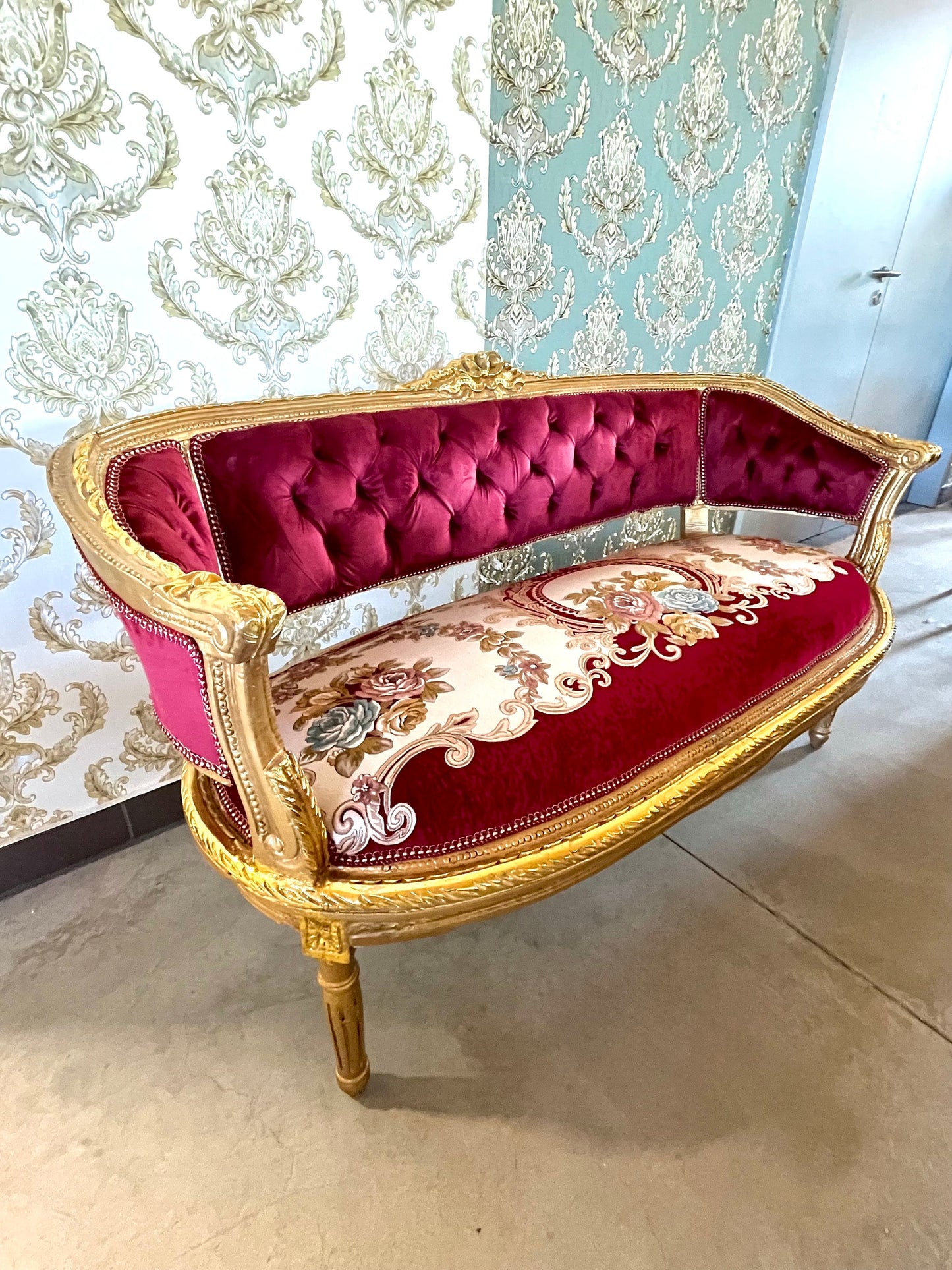 Antique Style Sofa Set Red French Baroque Style Sofa Set in Bordeaux Color French Style Sofa for Lounge Room
